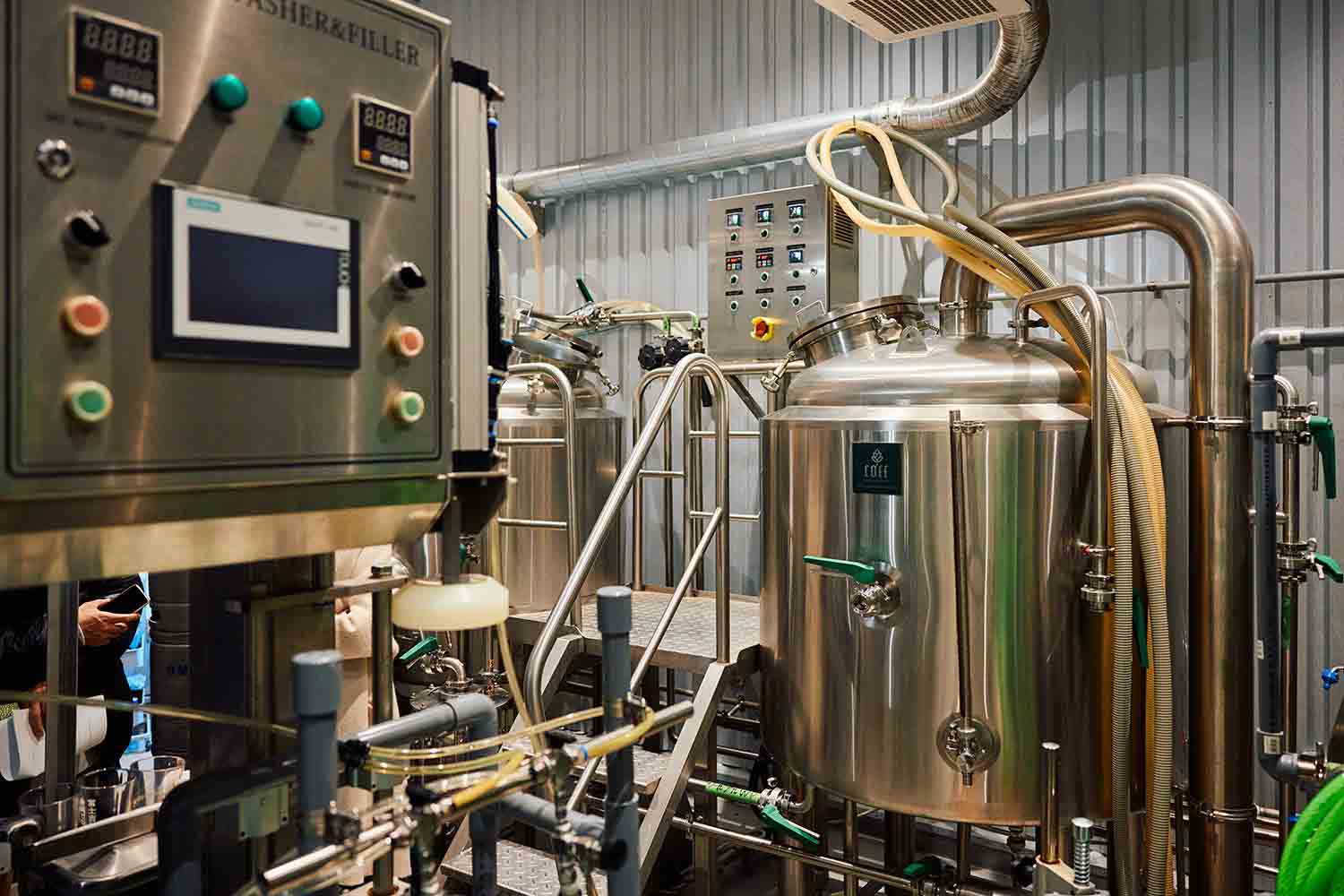 旅先でクラフトビールを巡る！ 透明の升に惹かれて富士吉田のブルワリーへ