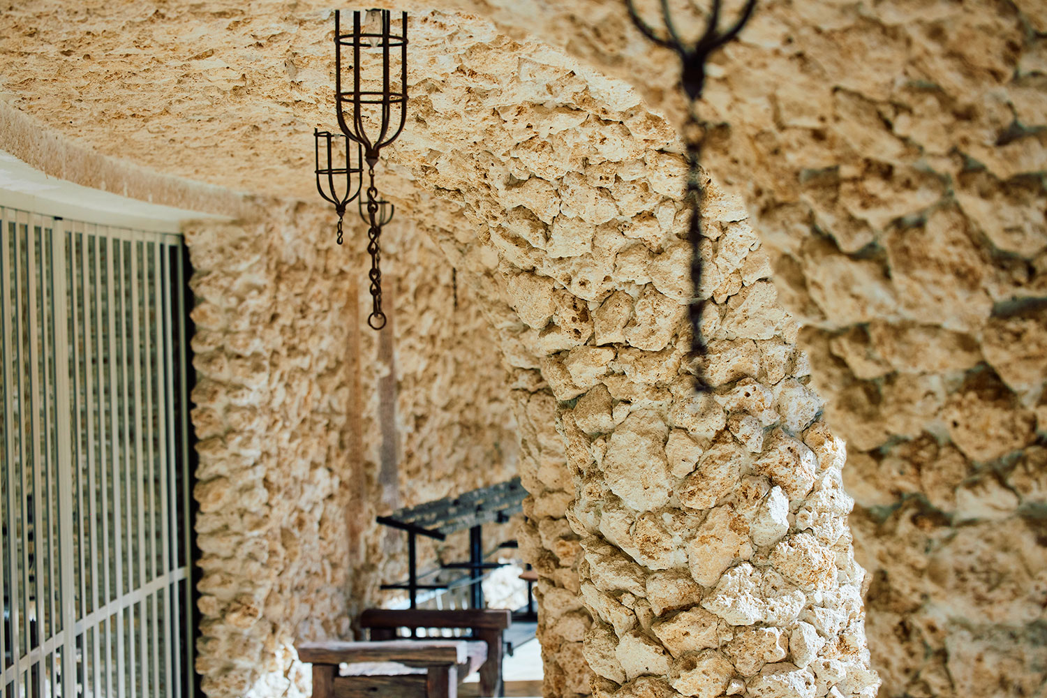 自然との調和と独特な世界観が堪能できる ミシュラン3つ星の美術館