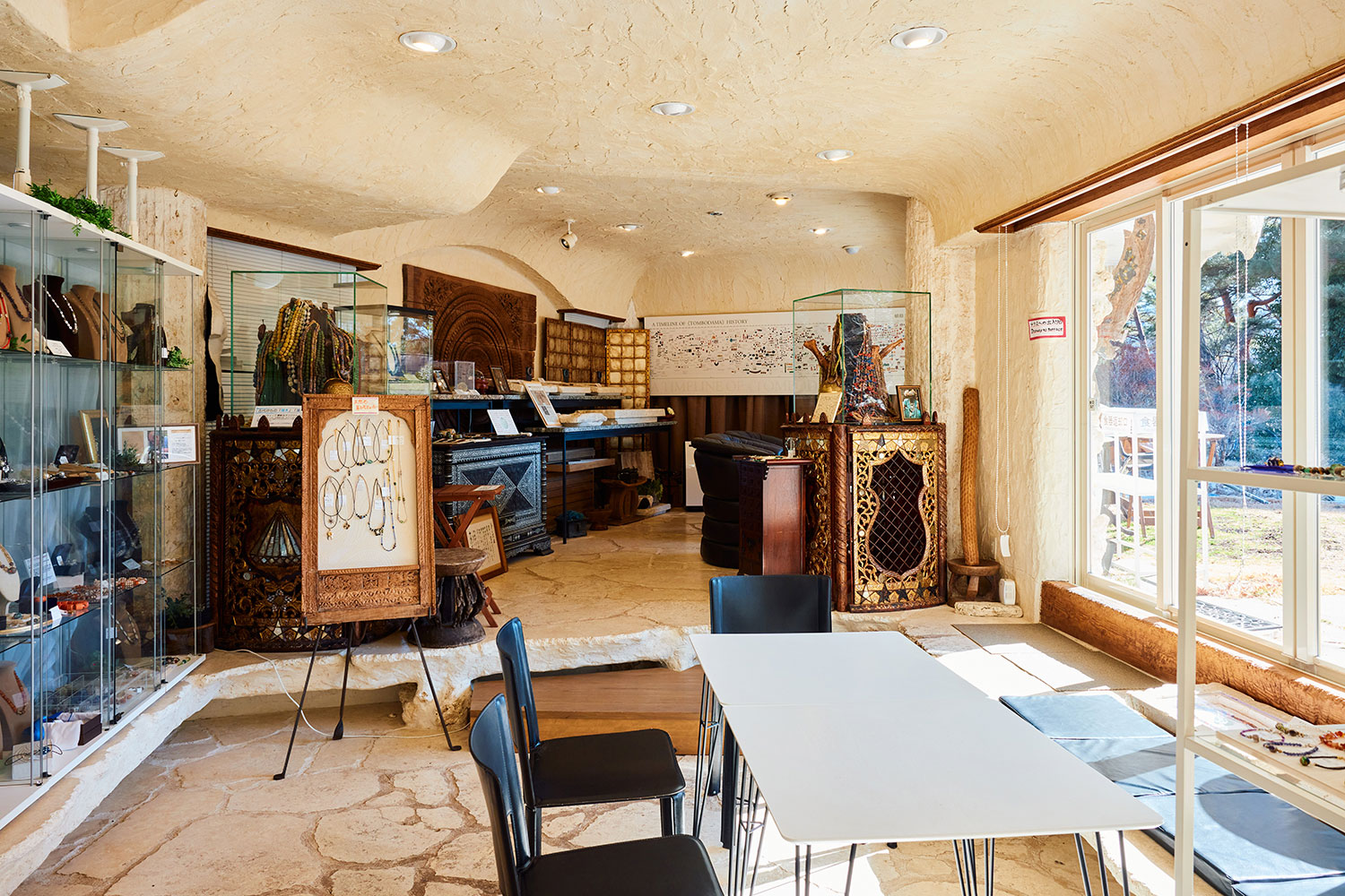 自然との調和と独特な世界観が堪能できる ミシュラン3つ星の美術館