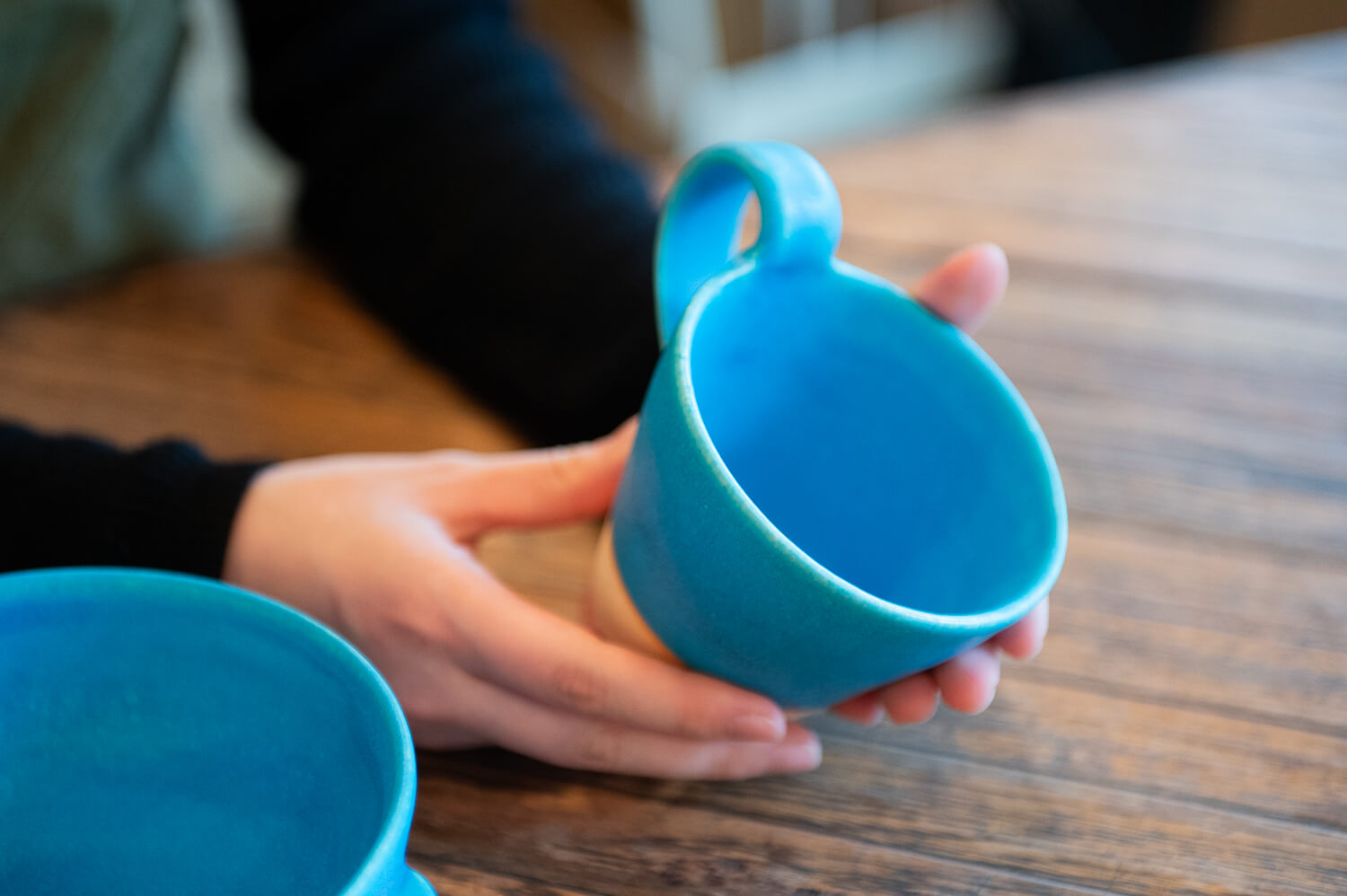 『ブルーラグーン』: 信楽焼で彩るおうち食体験 – THE HARVESTの新作テーブルウェア