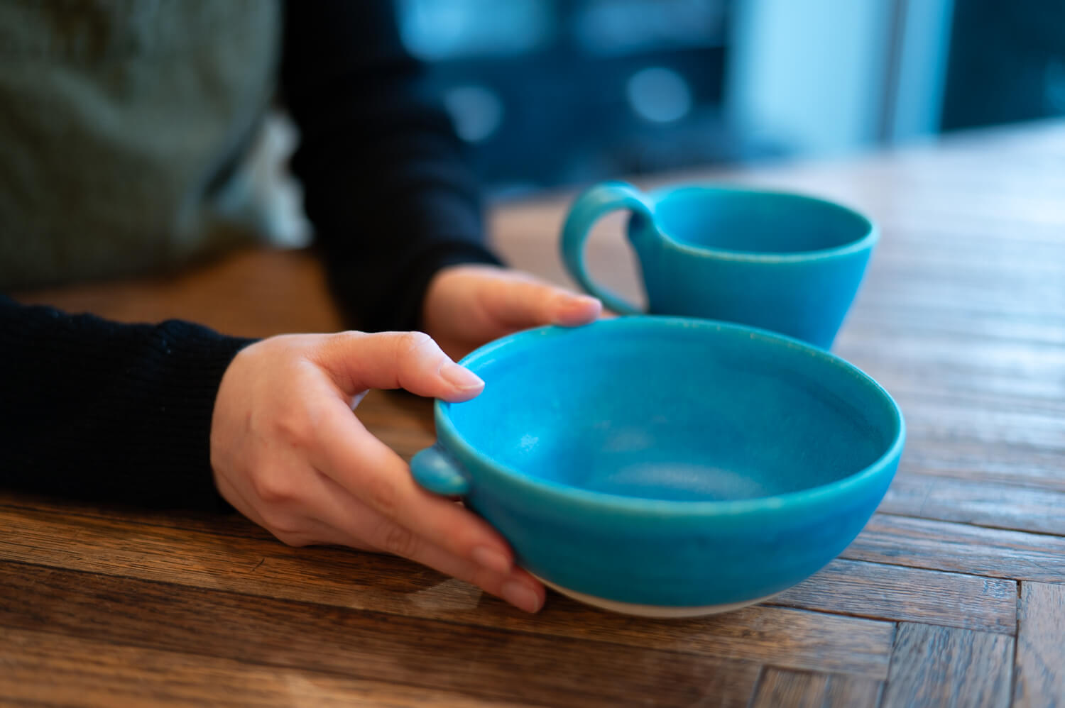 『ブルーラグーン』: 信楽焼で彩るおうち食体験 – THE HARVESTの新作テーブルウェア