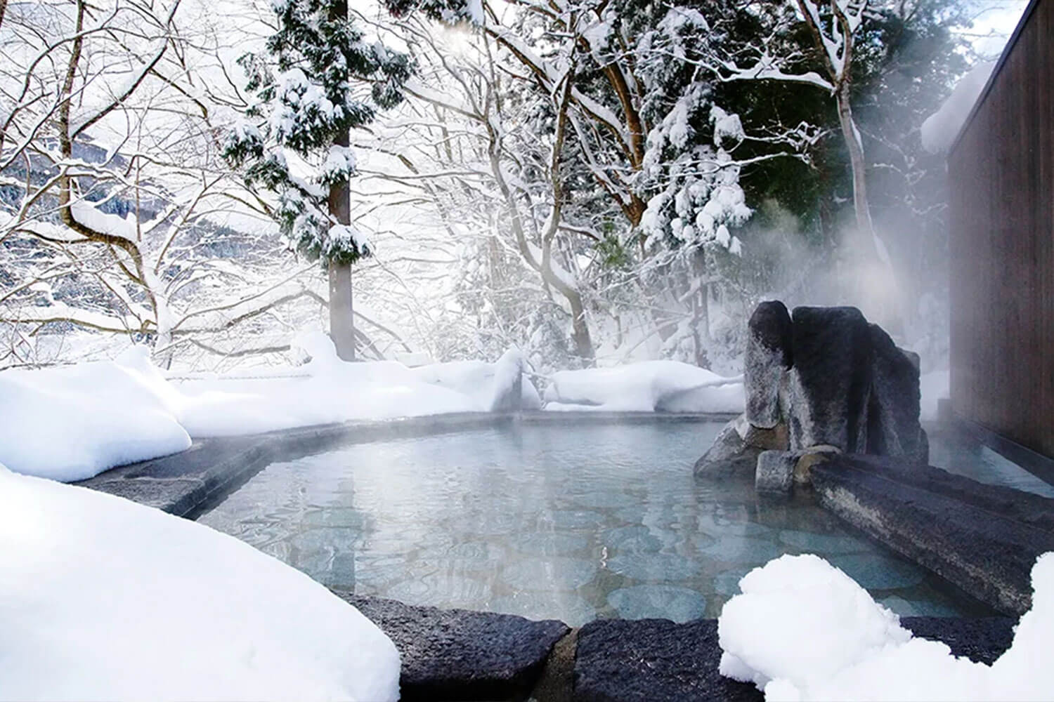 伝統と革新が交錯するアートなお宿<br>『湯季の郷 紫泉』の魅力を深堀り
