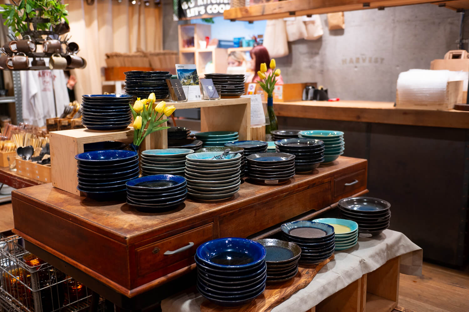 食卓に春到来♪春の移ろいにまぶしい陽が注ぐ『信楽四季彩陶-清明』でテーブルコーディネートしよう