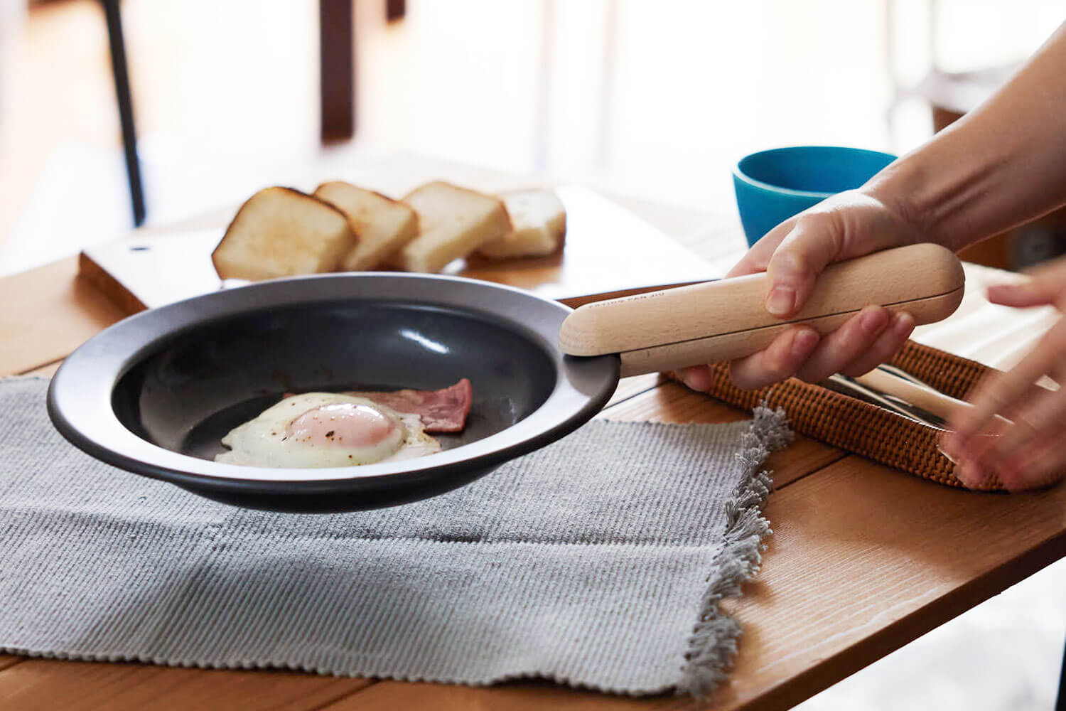 日々の料理をもっと美味しく！『藤田金属』の鉄製調理器具 – フライパンジュウとお味噌汁鍋でキッチンを彩る