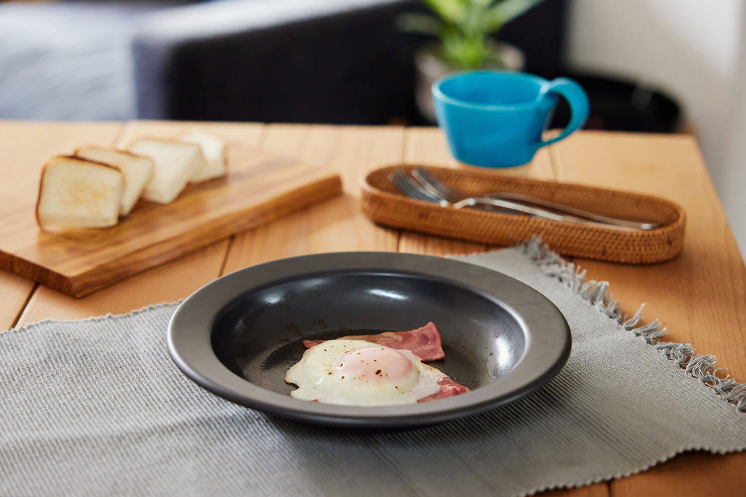 日々の料理をもっと美味しく！『藤田金属』の鉄製調理器具 – フライパンジュウとお味噌汁鍋でキッチンを彩る