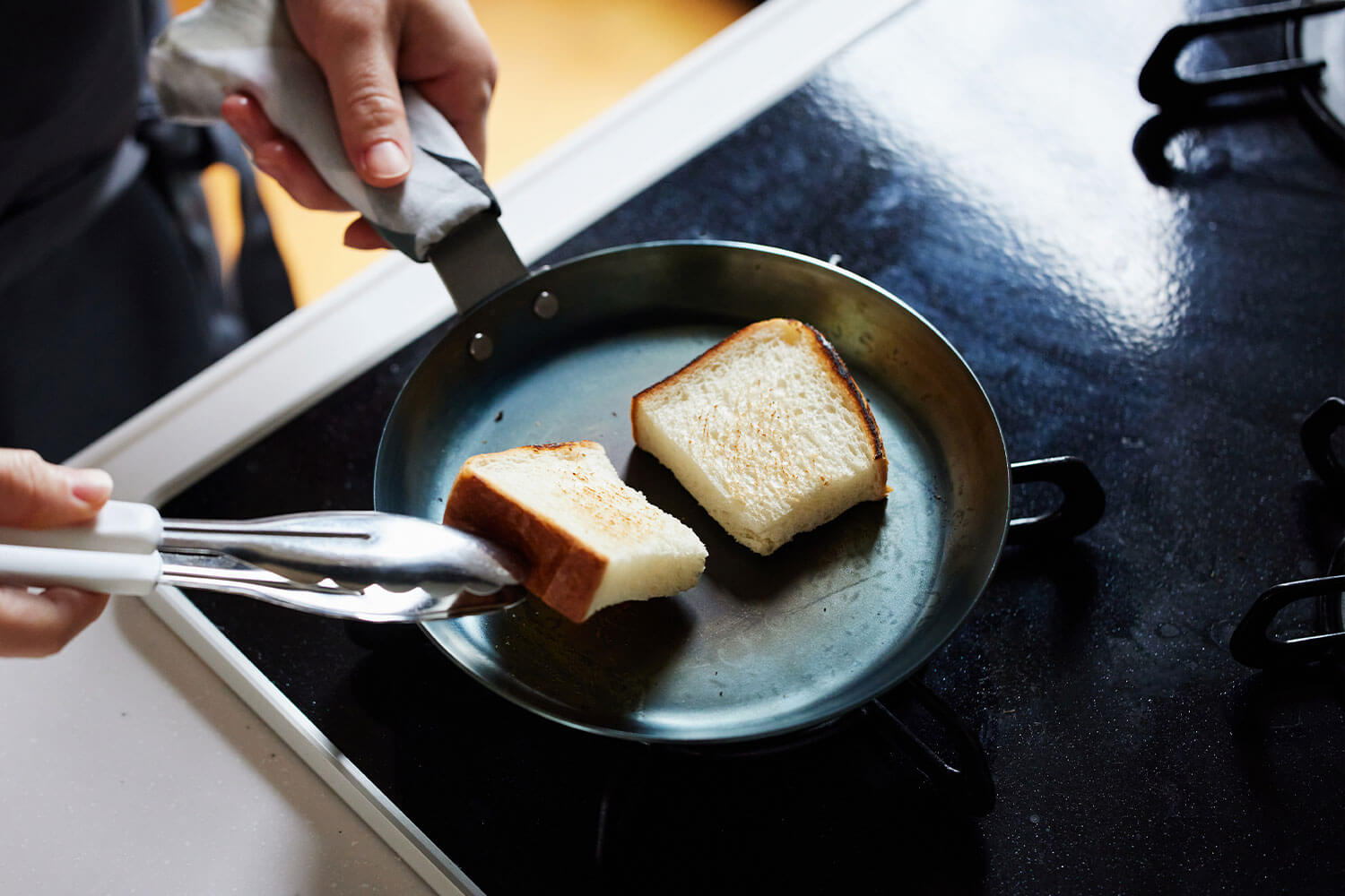 日々の料理をもっと美味しく！『藤田金属』の鉄製調理器具 – フライパンジュウとお味噌汁鍋でキッチンを彩る