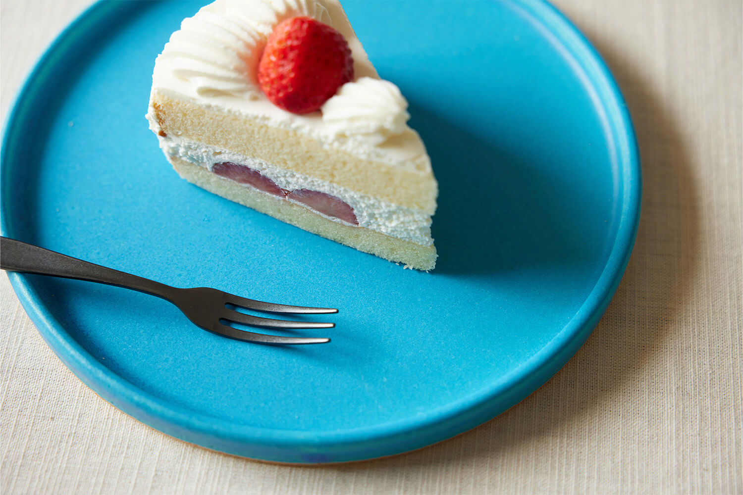 THE HARVESTでも人気の『ブルーラグーン』シリーズに新たな器が仲間入り – 青色の器でティータイムを爽やかに