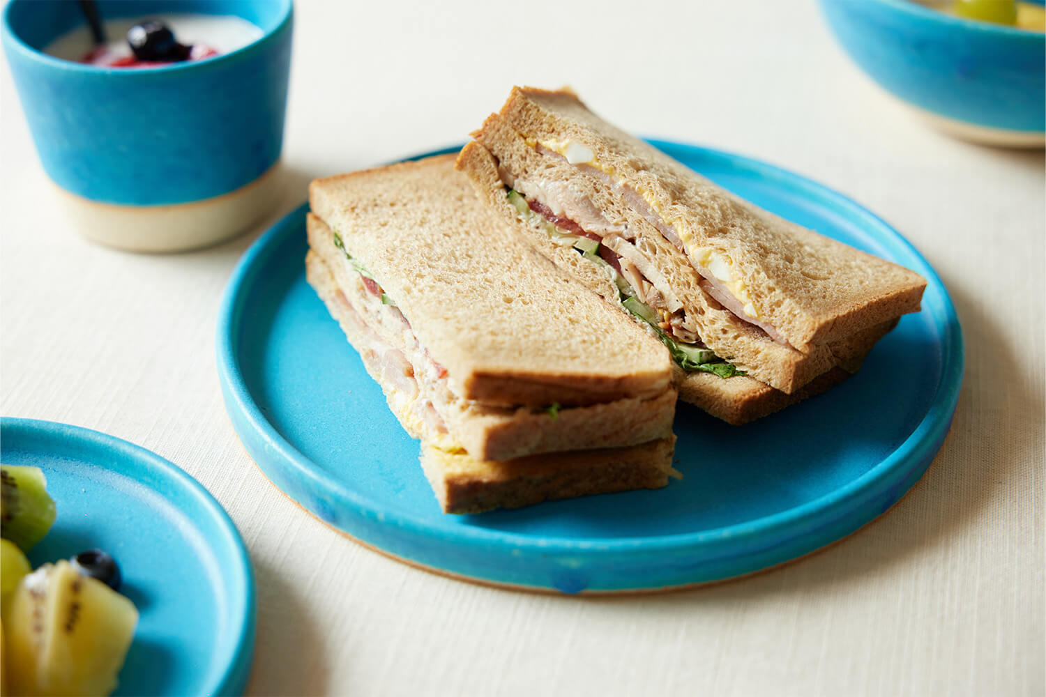 THE HARVESTでも人気の『ブルーラグーン』シリーズに新たな器が仲間入り – 青色の器でティータイムを爽やかに