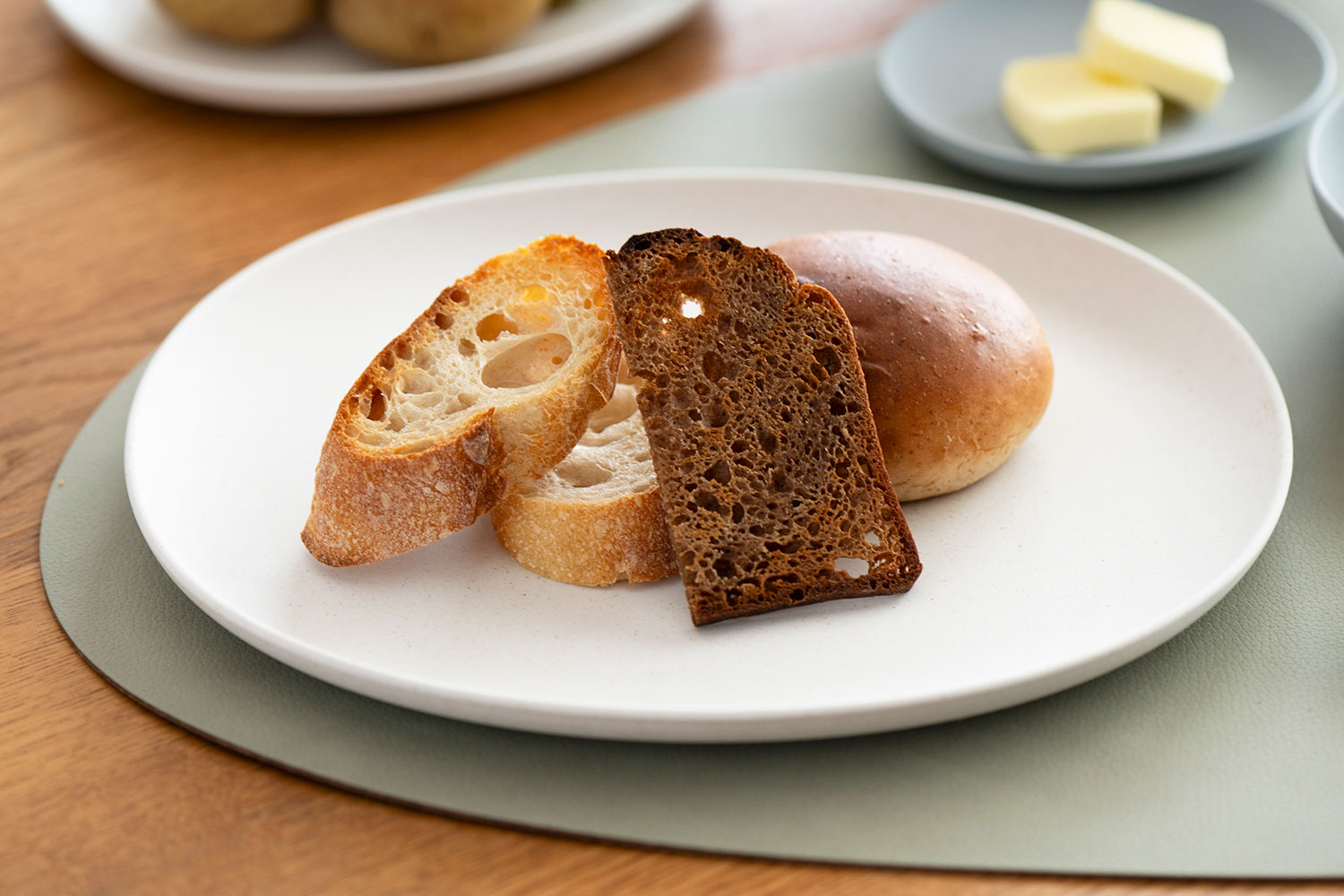 シンプルで無駄のない 上品な器たち<br>224porcelainの肥前吉田焼『 精成舎』