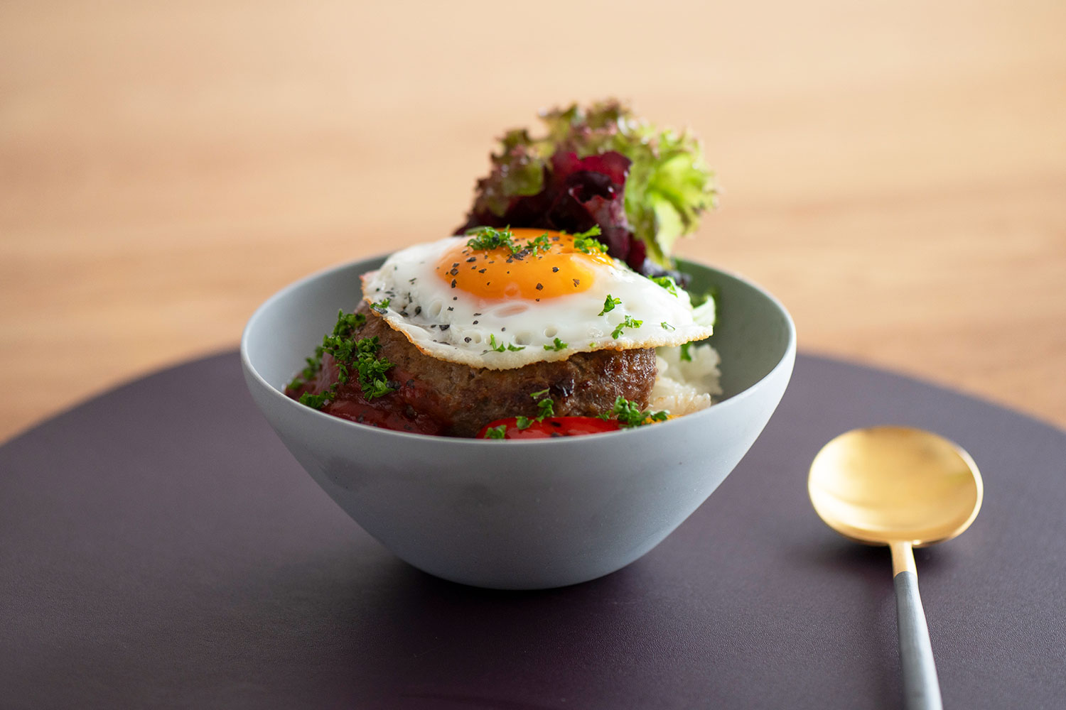 シンプルで無駄のない 上品な器たち<br>224porcelainの肥前吉田焼『 精成舎』