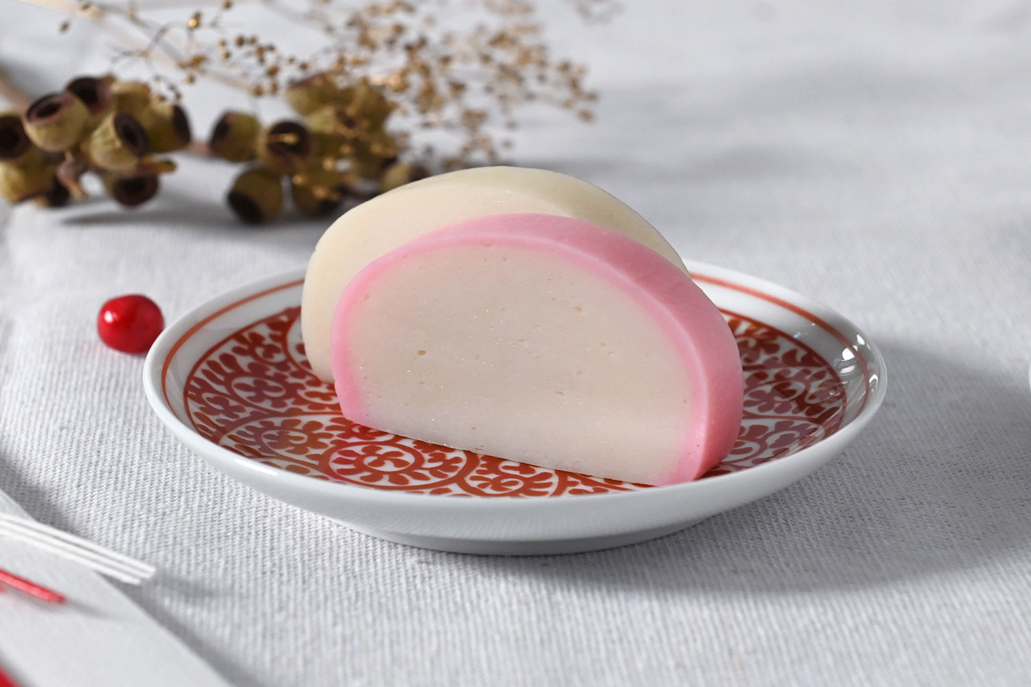 小田原のかまぼこ屋『鈴廣（すずひろ）』の人気商品<br>紅白かまぼこと伊達巻のセット〈ちどり〉でお正月をお祝い