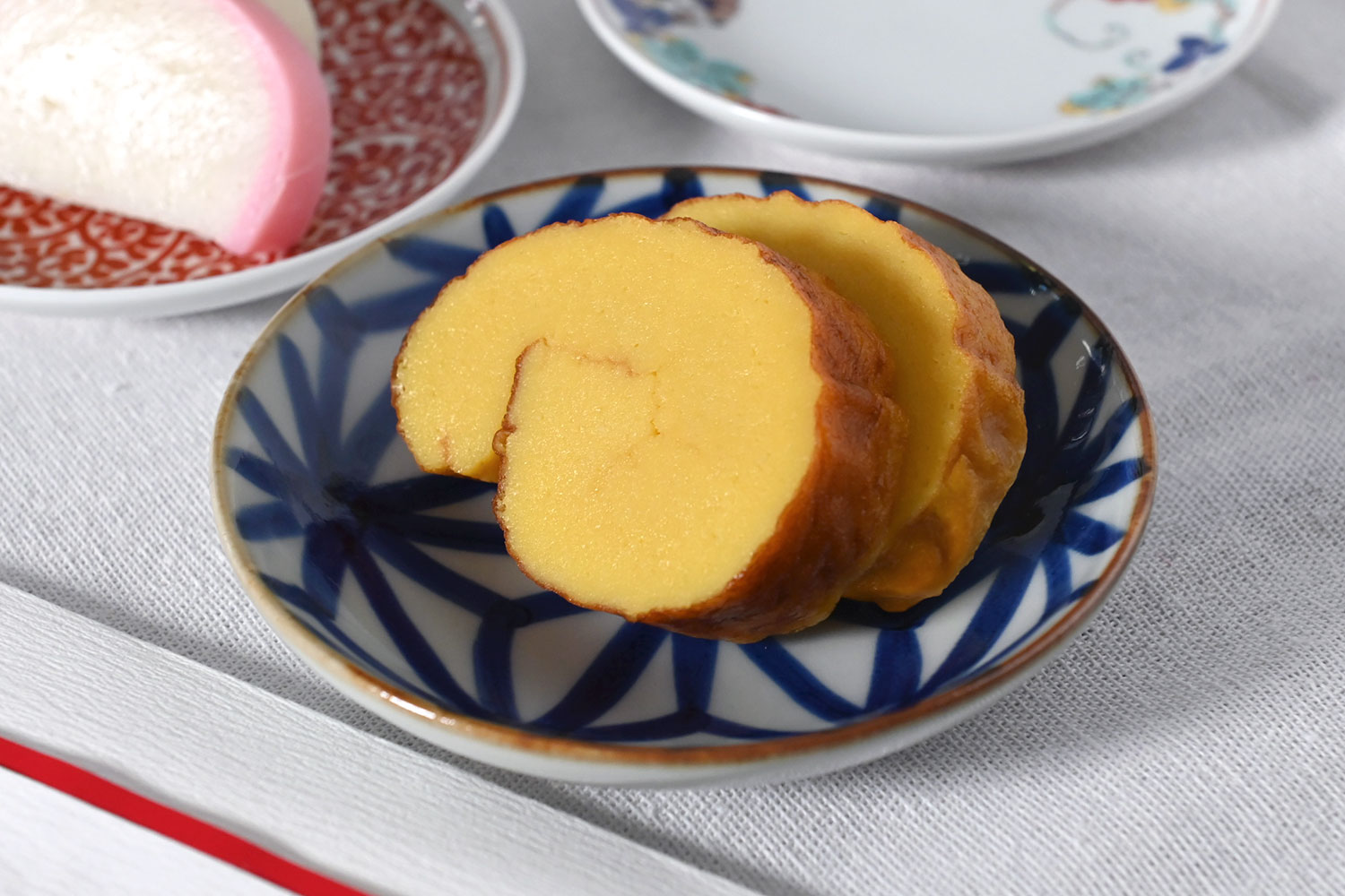 小田原のかまぼこ屋『鈴廣（すずひろ）』の人気商品<br>紅白かまぼこと伊達巻のセット〈ちどり〉でお正月をお祝い