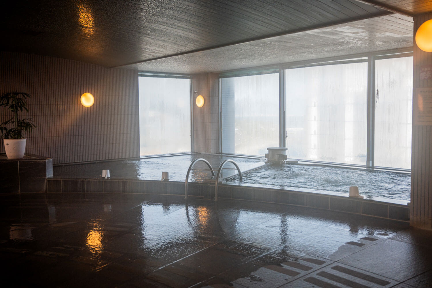 新導入の屋内サーキットと絶品フグ料理を堪能！<br>淡路島に浮かぶリゾートホテル宿泊記