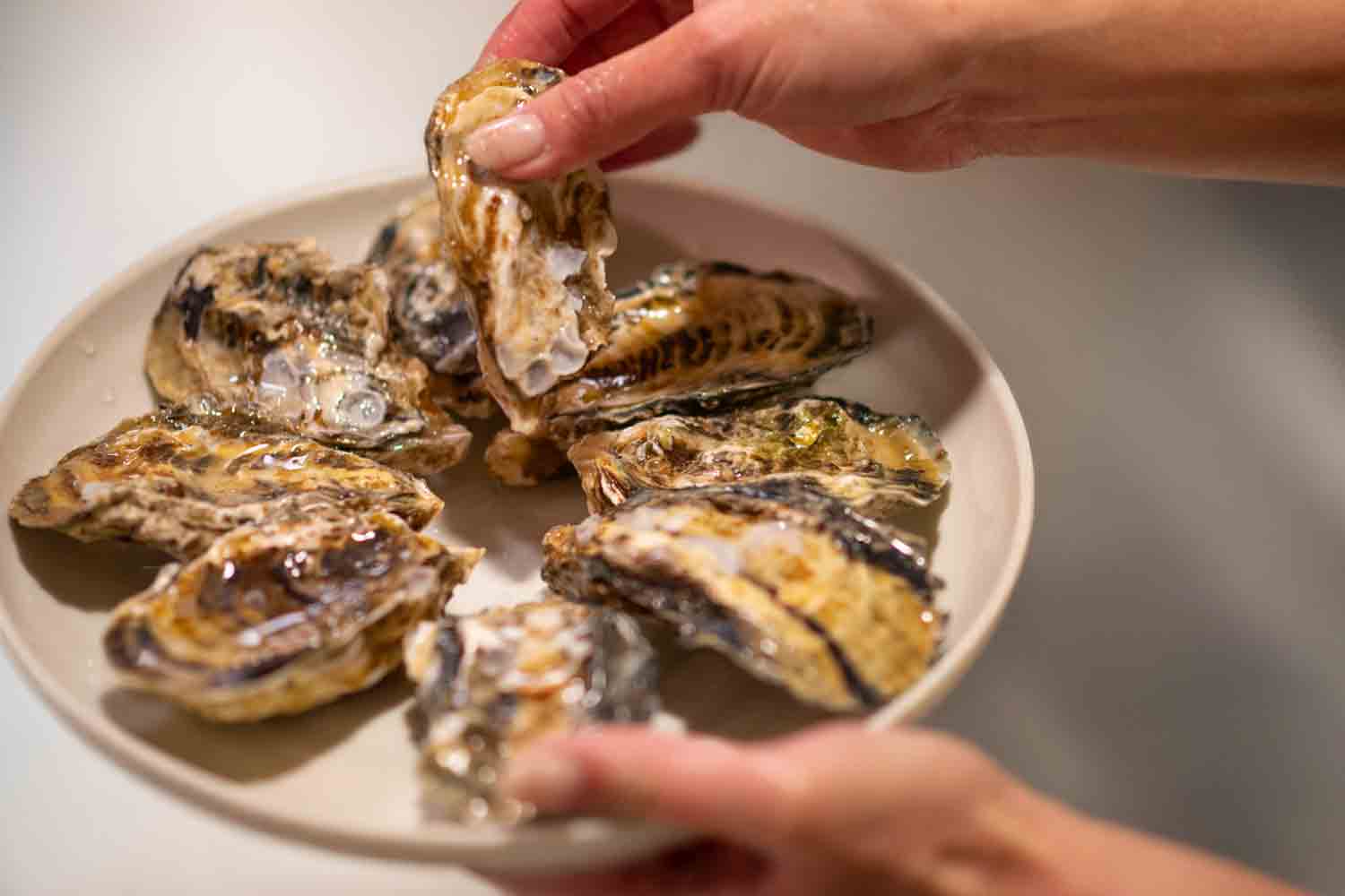 ふわふわぷりぷり！海の味を活かした『蒸し牡蠣』