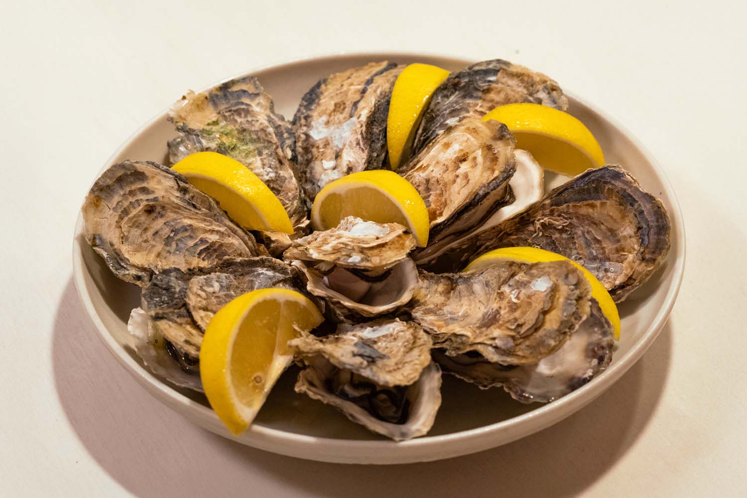 ふわふわぷりぷり！海の味を活かした『蒸し牡蠣』