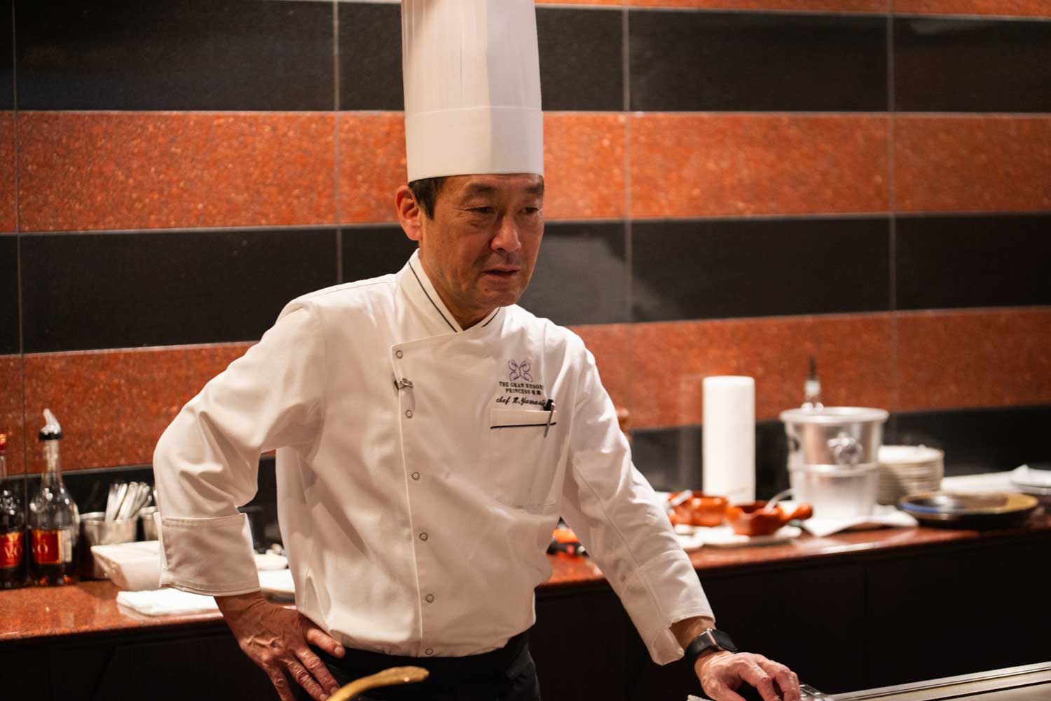 ライブ感満点！ 極上の鉄板焼きフルコースを満喫する贅沢なご褒美ディナー