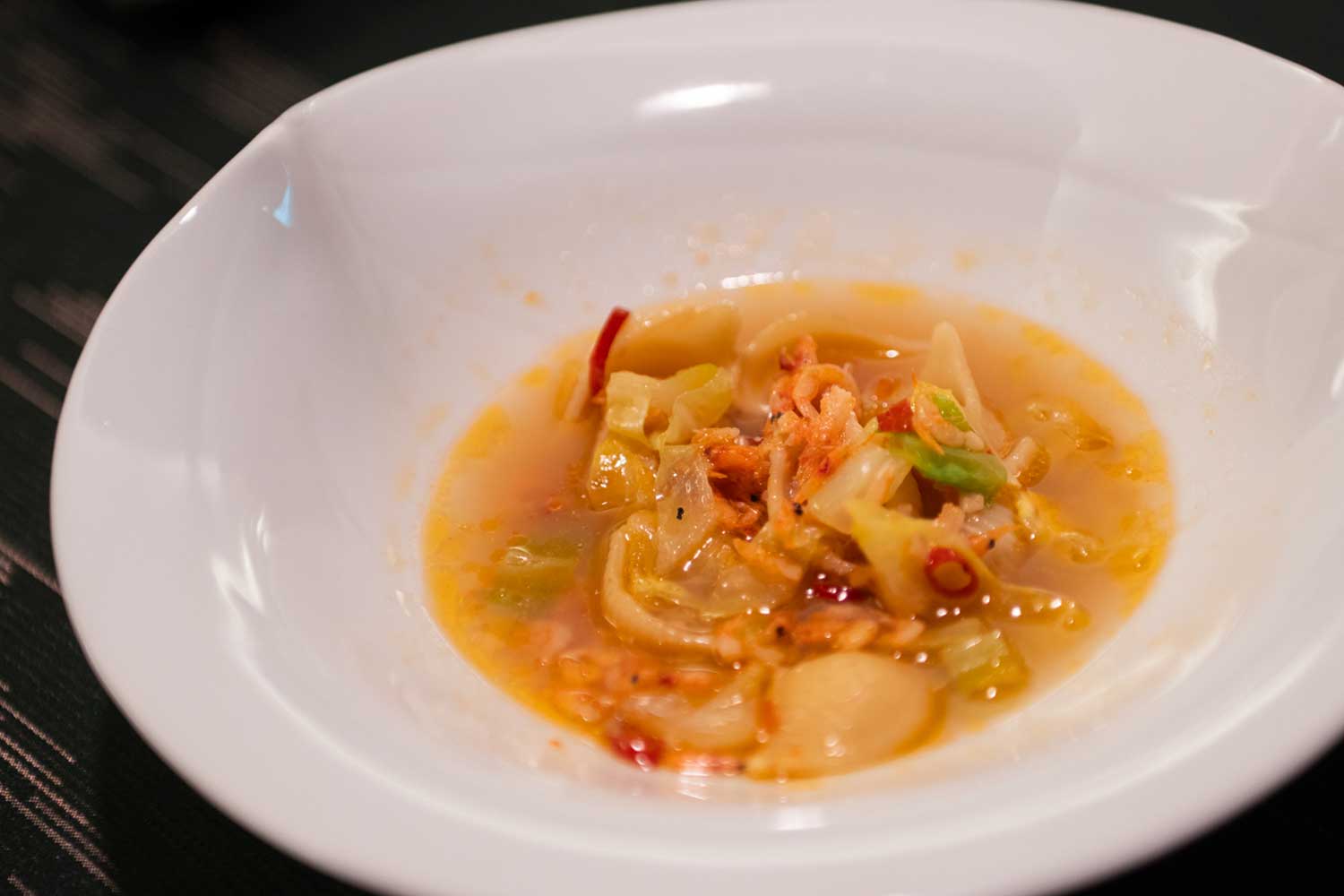 ライブ感満点！ 極上の鉄板焼きフルコースを満喫する贅沢なご褒美ディナー