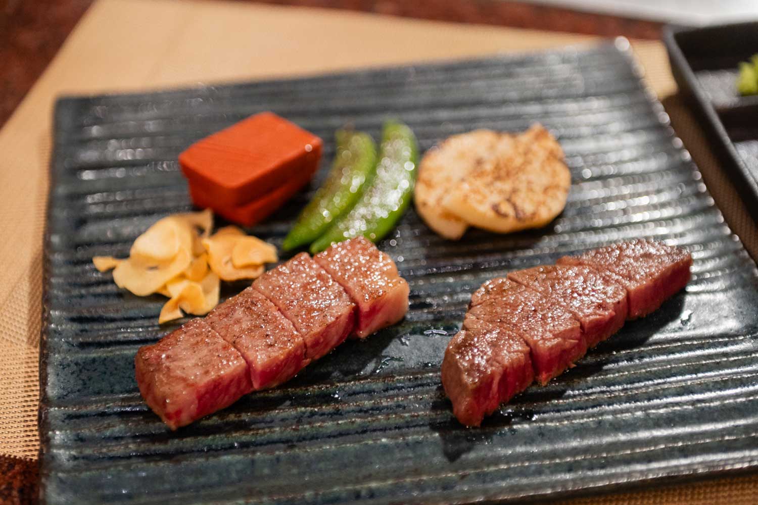 ライブ感満点！ 極上の鉄板焼きフルコースを満喫する贅沢なご褒美ディナー