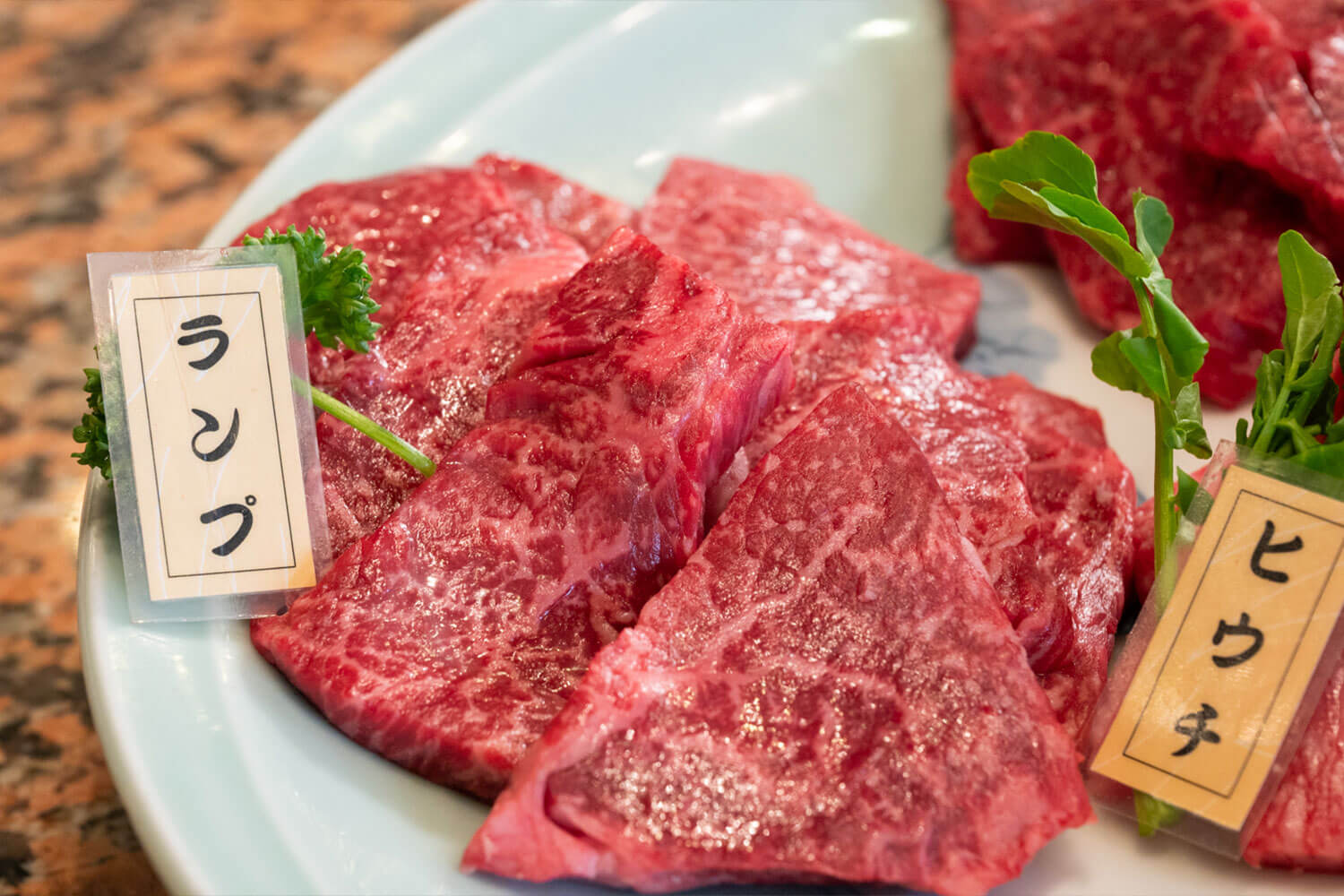 仕入れの目利きと人情味で勝負！ 東大阪の焼肉ヒーロー・炭火焼肉牧場 サカエ屋