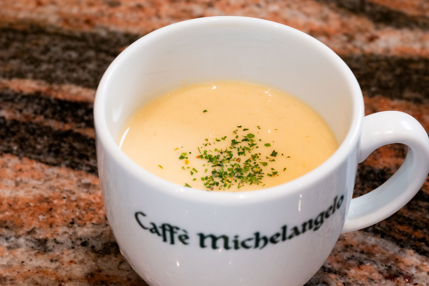 街の新定番へと進化する、大阪・難波のイタリアンカフェ『アルベルゴ カフェ・ミケランジェロ』のいま