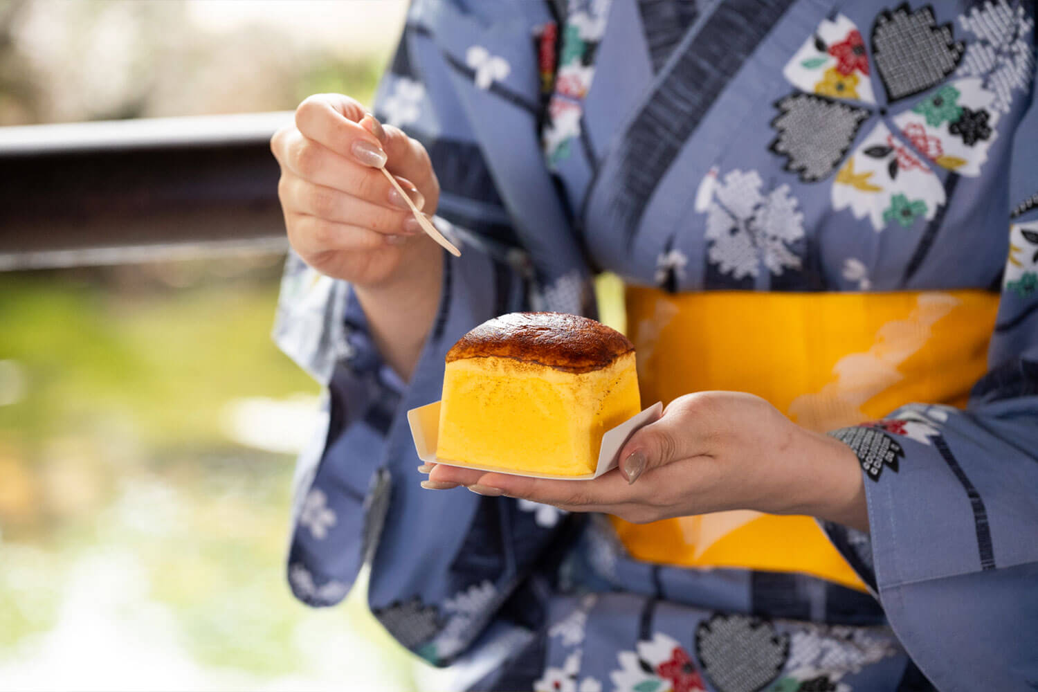 風情あふれる街並みを浴衣でのんびりそぞろ歩き。 HESTA女子2人と巡る、城崎温泉ぶらり旅。