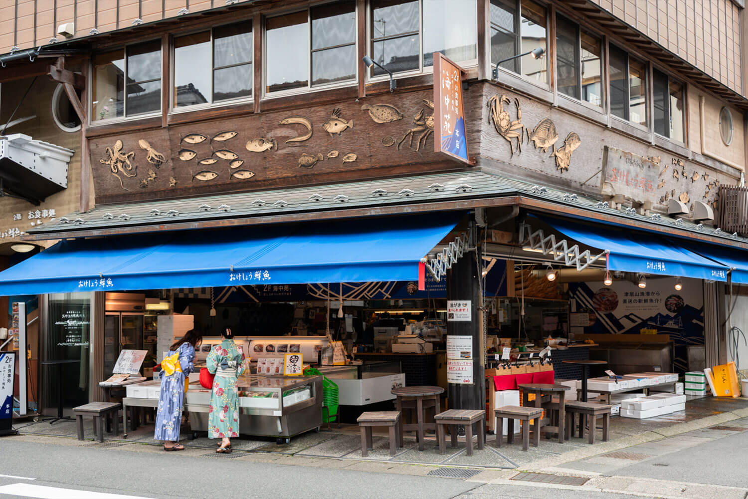 風情あふれる街並みを浴衣でのんびりそぞろ歩き。 HESTA女子2人と巡る、城崎温泉ぶらり旅。