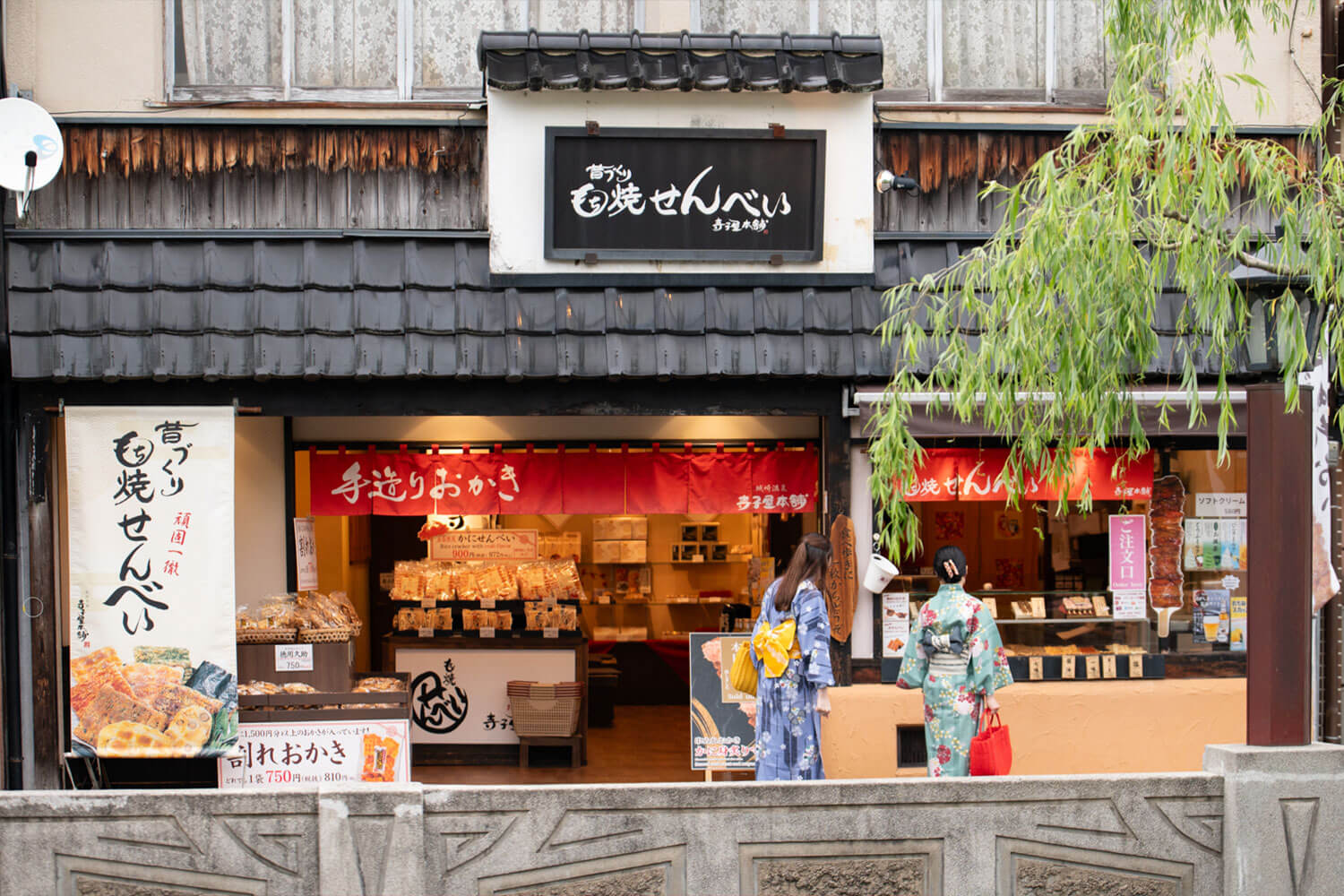 風情あふれる街並みを浴衣でのんびりそぞろ歩き。 HESTA女子2人と巡る、城崎温泉ぶらり旅。