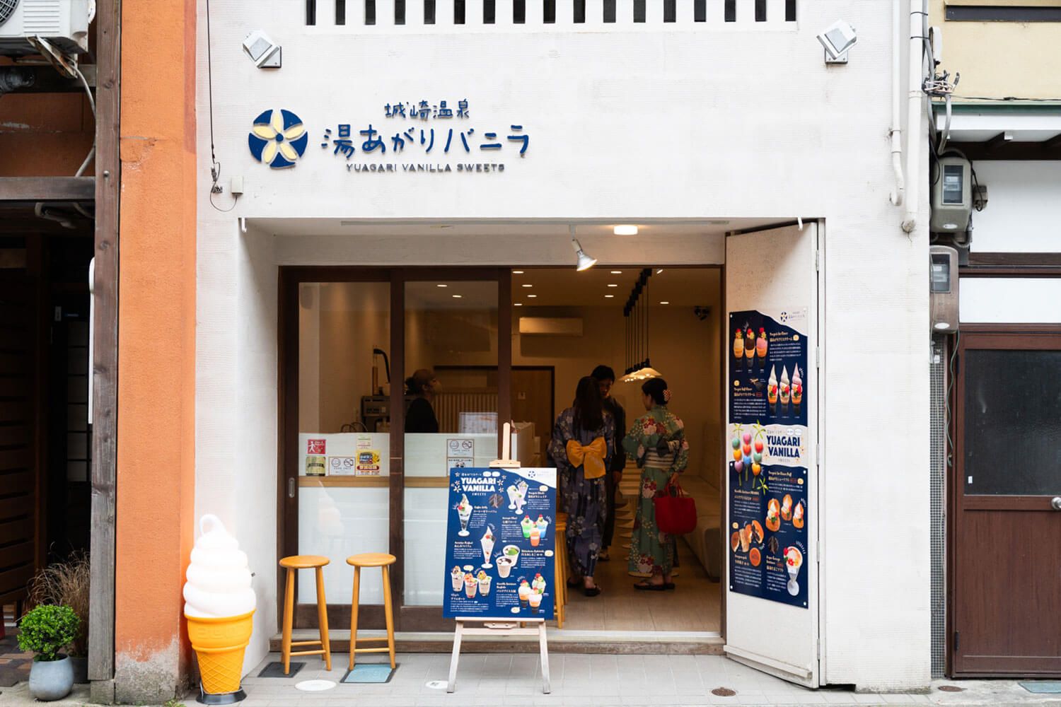 風情あふれる街並みを浴衣でのんびりそぞろ歩き。 HESTA女子2人と巡る、城崎温泉ぶらり旅。