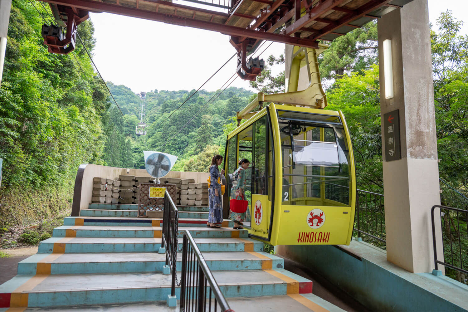 風情あふれる街並みを浴衣でのんびりそぞろ歩き。 HESTA女子2人と巡る、城崎温泉ぶらり旅。