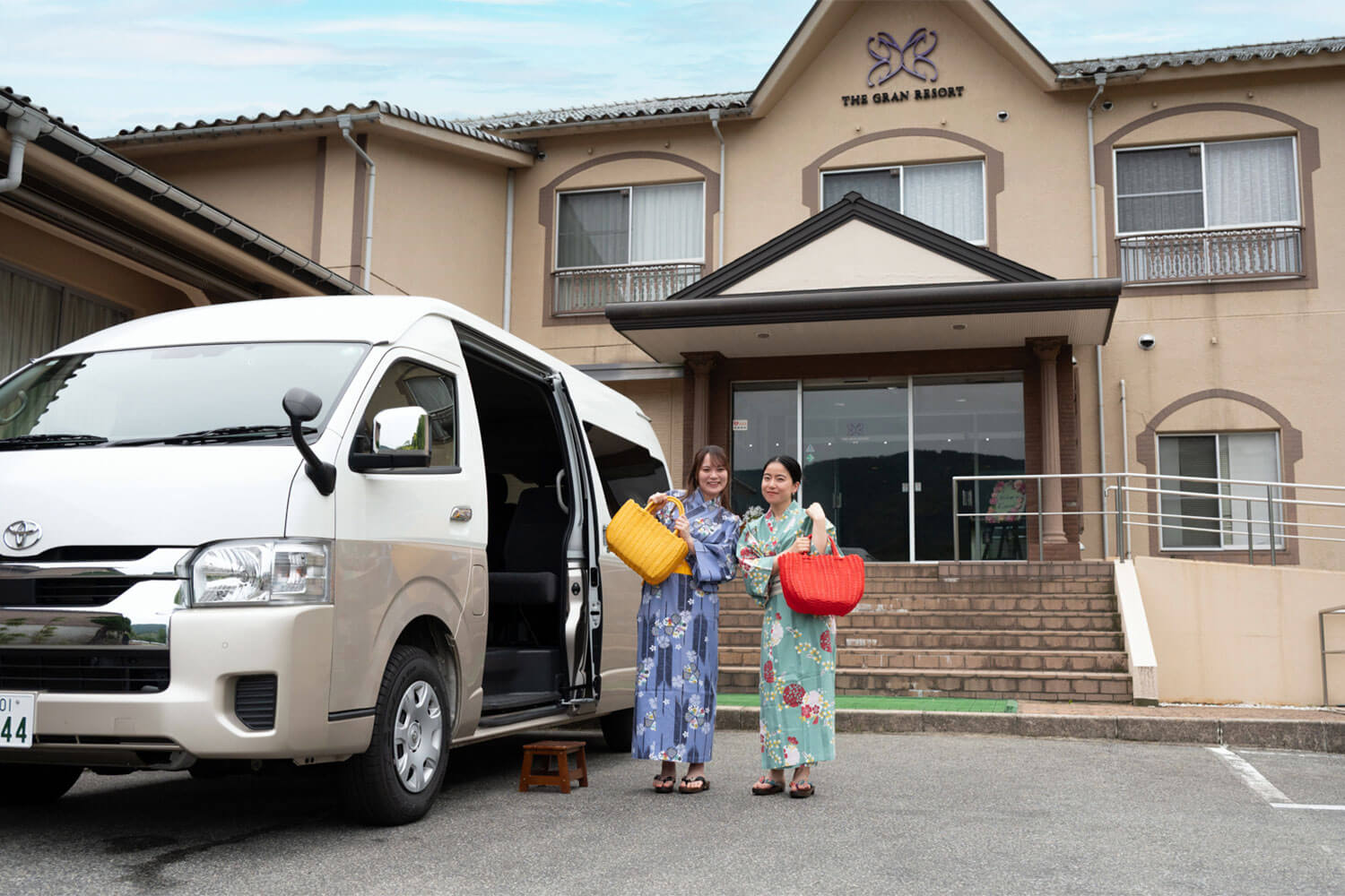 風情あふれる街並みを浴衣でのんびりそぞろ歩き。 HESTA女子2人と巡る、城崎温泉ぶらり旅。