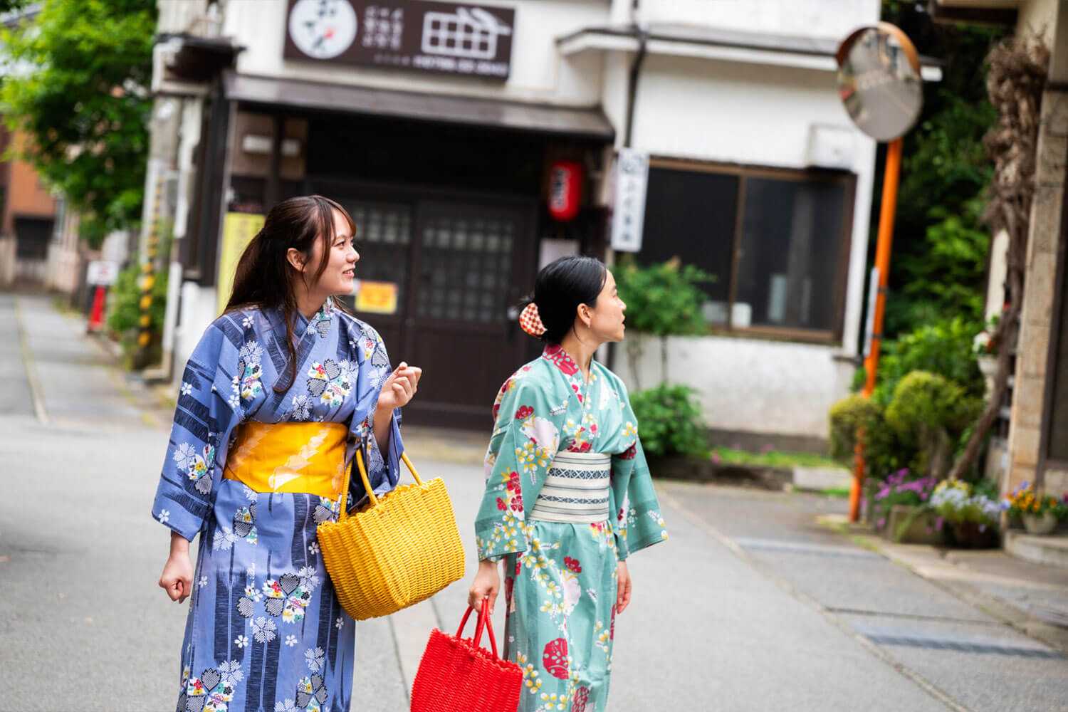 風情あふれる街並みを浴衣でのんびりそぞろ歩き。 HESTA女子2人と巡る、城崎温泉ぶらり旅。