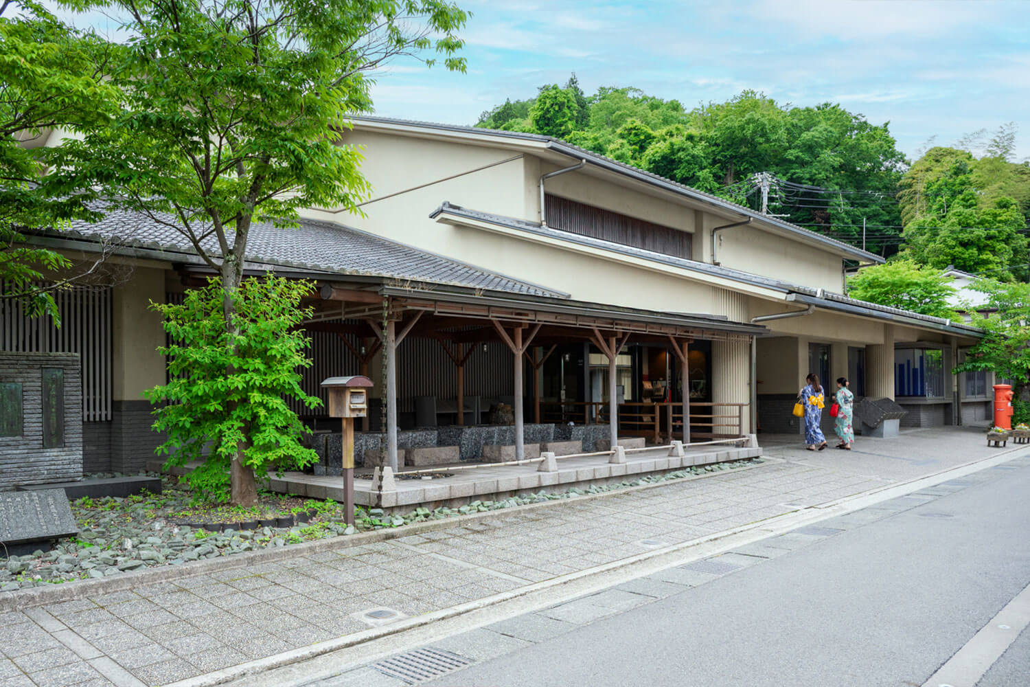 風情あふれる街並みを浴衣でのんびりそぞろ歩き。 HESTA女子2人と巡る、城崎温泉ぶらり旅。