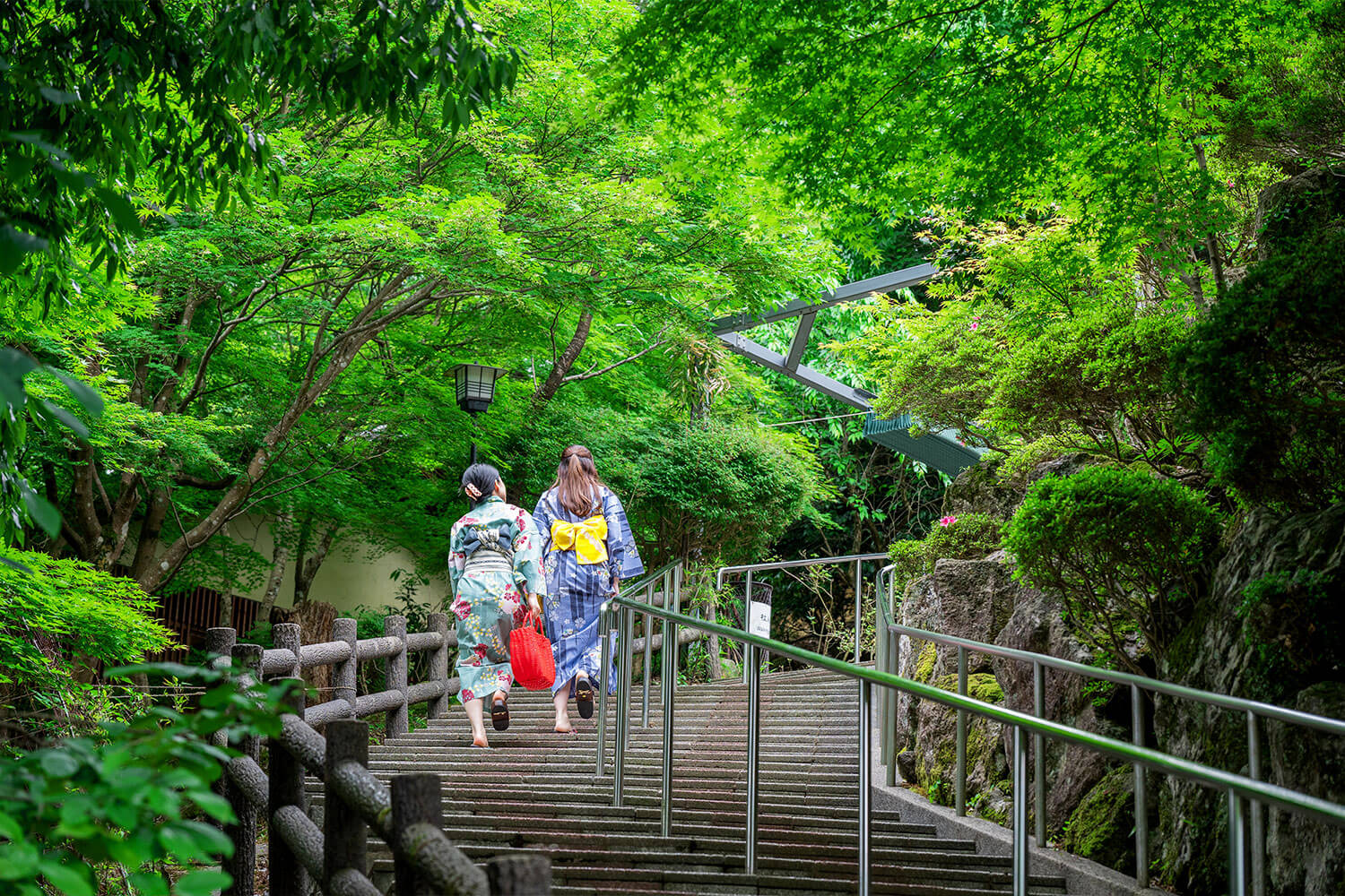 風情あふれる街並みを浴衣でのんびりそぞろ歩き。 HESTA女子2人と巡る、城崎温泉ぶらり旅。