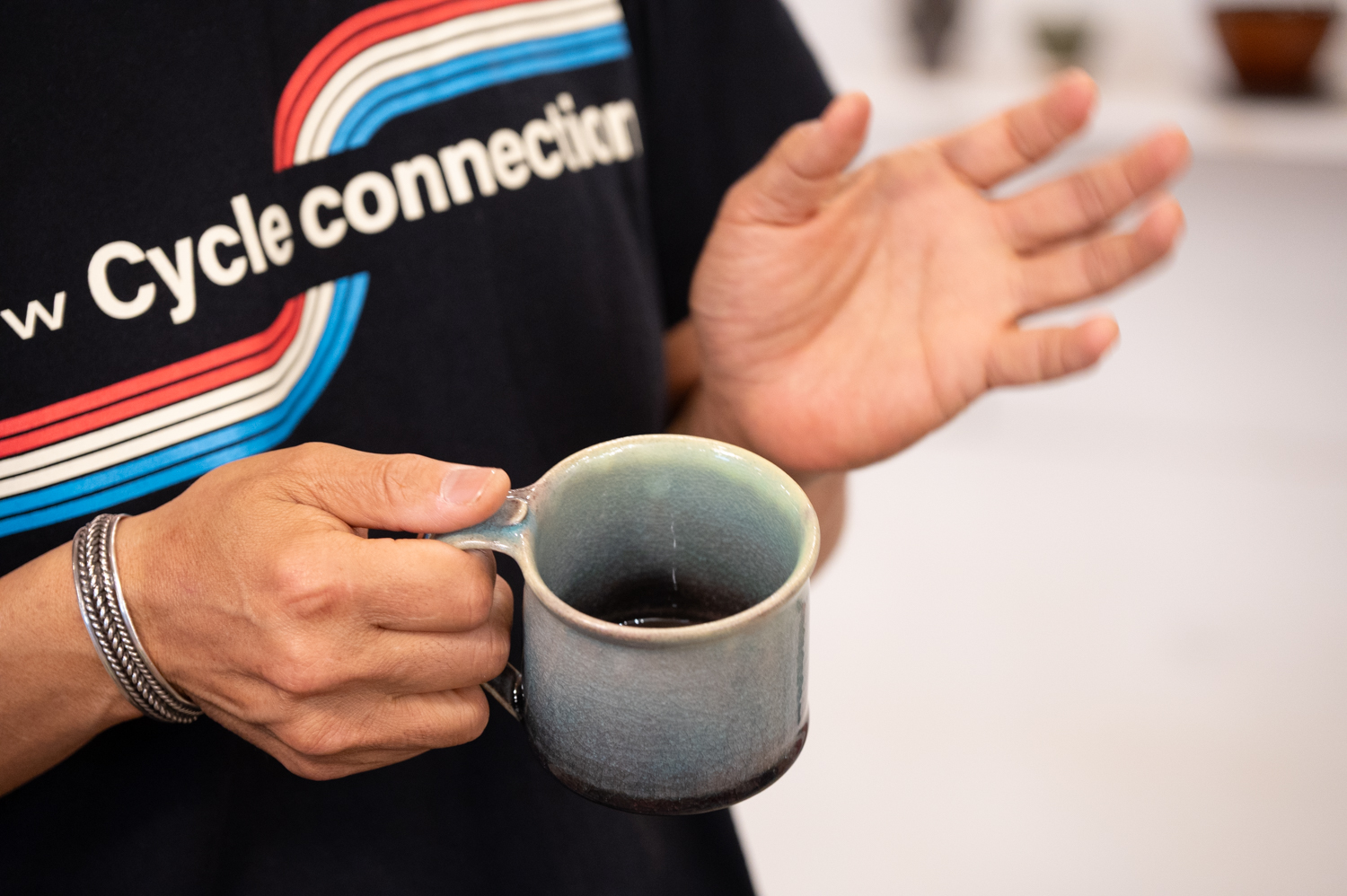 信楽焼・丸十製陶の新作〈utsuroi〉 人気シリーズ〈信楽四季彩陶〉に続く新たな挑戦　