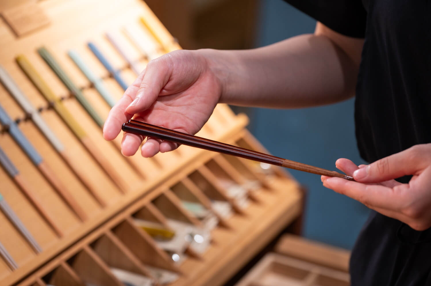 老舗塗箸メーカー『マツ勘』が掲げる<br>お箸をとおした未来の“わくわく”づくり
