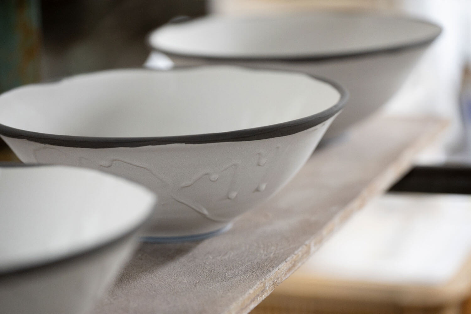 丸十製陶の作陶の様子