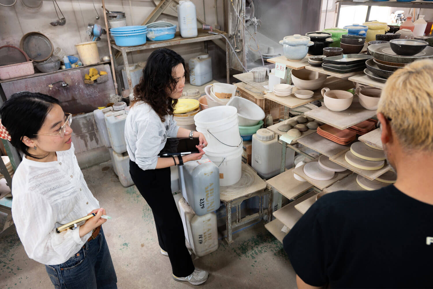 信楽焼・丸十製陶の新作〈utsuroi〉 人気シリーズ〈信楽四季彩陶〉に続く新たな挑戦　