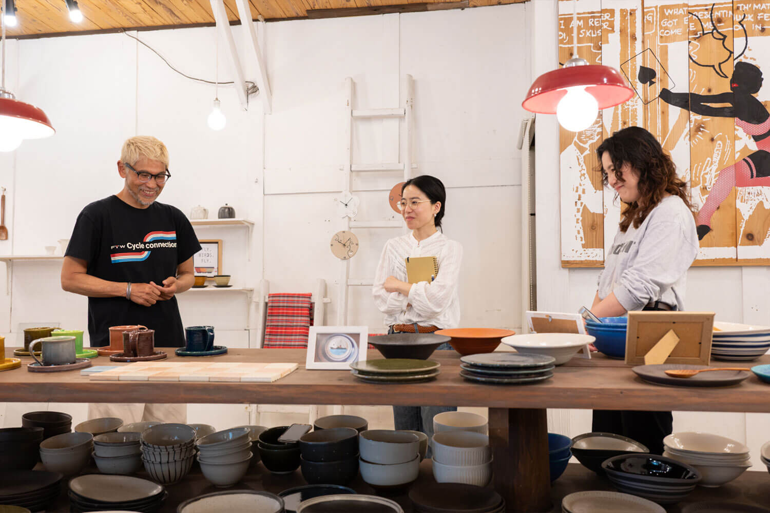 信楽焼きの窯元、丸十製陶さんが運営するギャラリーCONTENTS