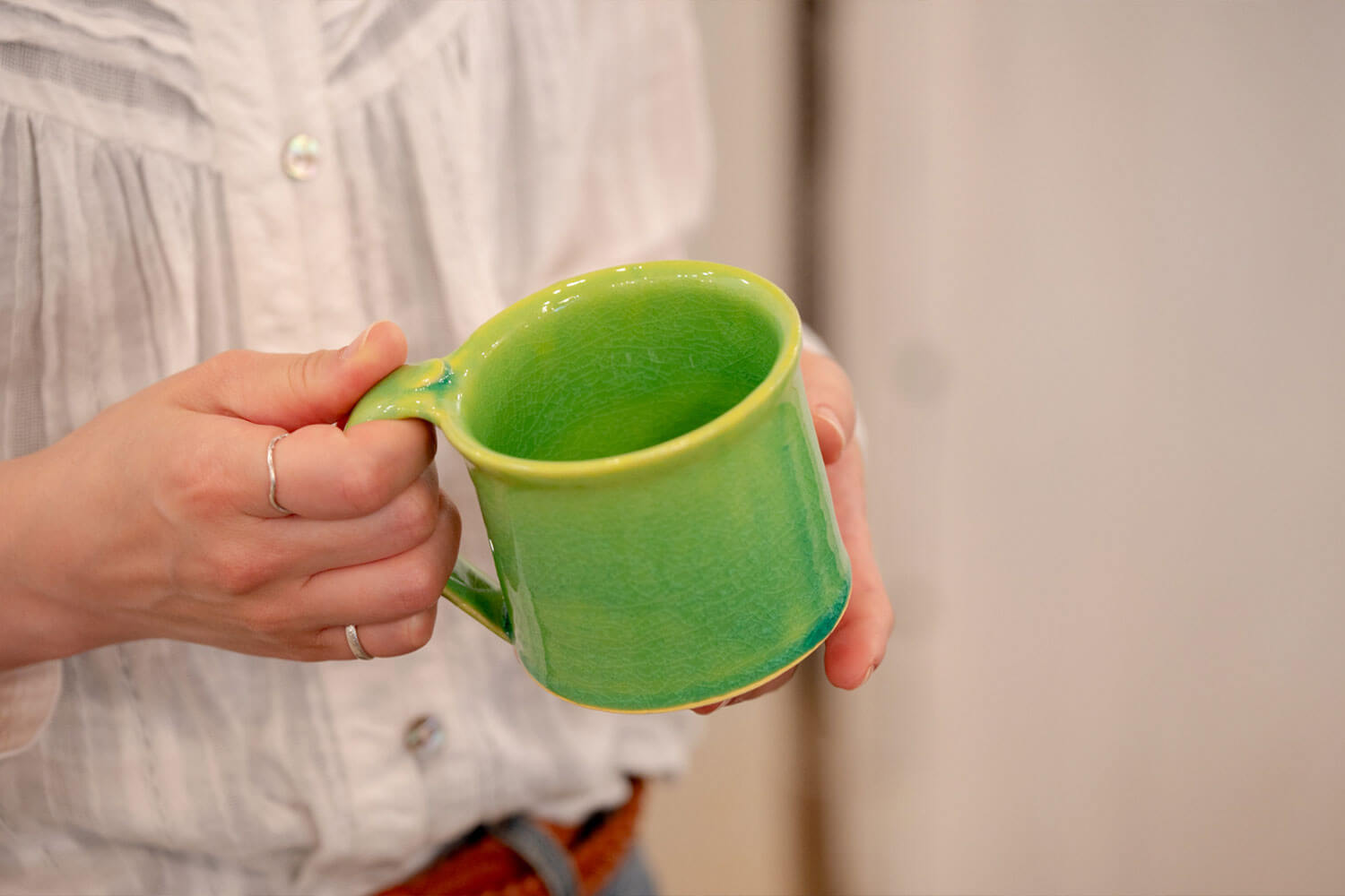 信楽焼・丸十製陶の新作〈utsuroi〉 人気シリーズ〈信楽四季彩陶〉に続く新たな挑戦　