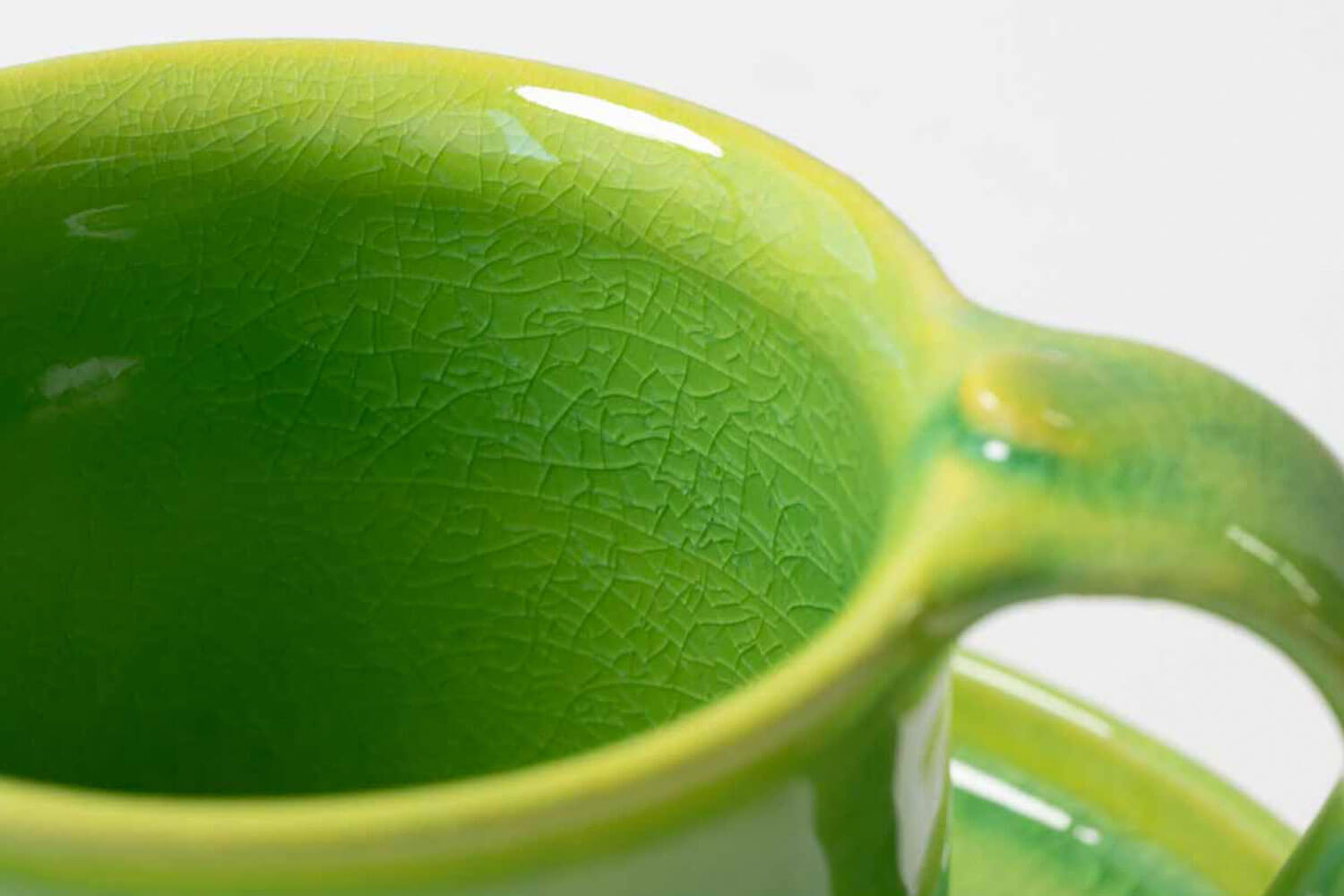 信楽焼・丸十製陶の新作〈utsuroi〉 人気シリーズ〈信楽四季彩陶〉に続く新たな挑戦　