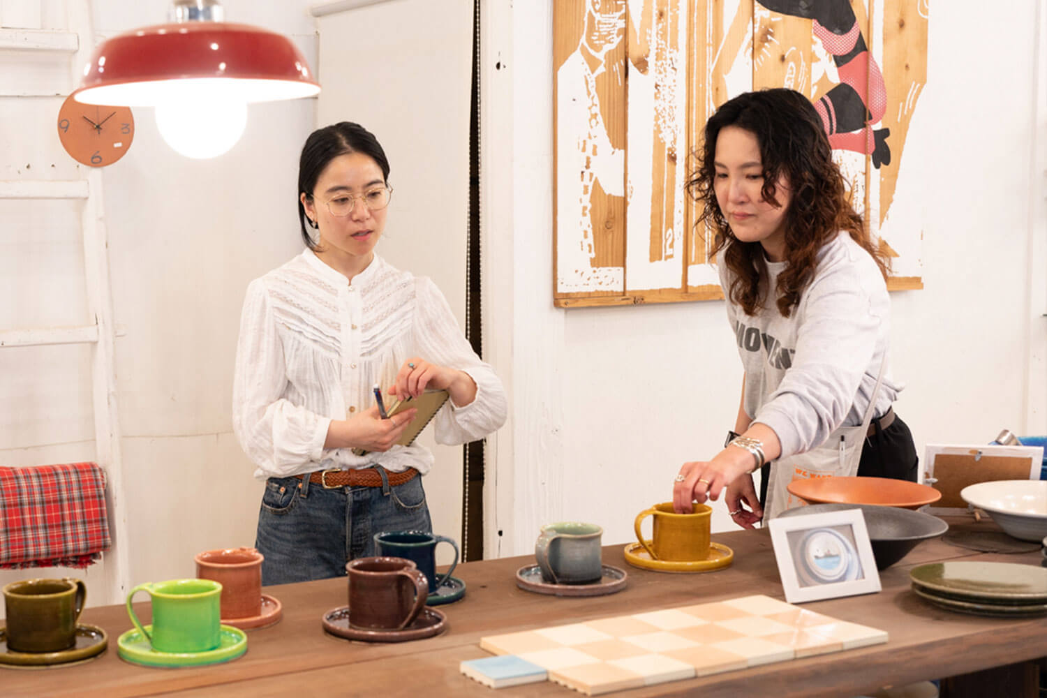 信楽焼・丸十製陶の新作〈utsuroi〉 人気シリーズ〈信楽四季彩陶〉に続く新たな挑戦　