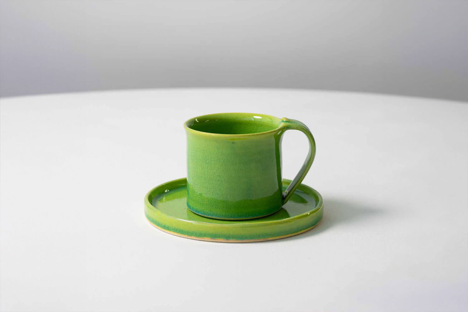 信楽焼・丸十製陶の新作〈utsuroi〉 人気シリーズ〈信楽四季彩陶〉に続く新たな挑戦　