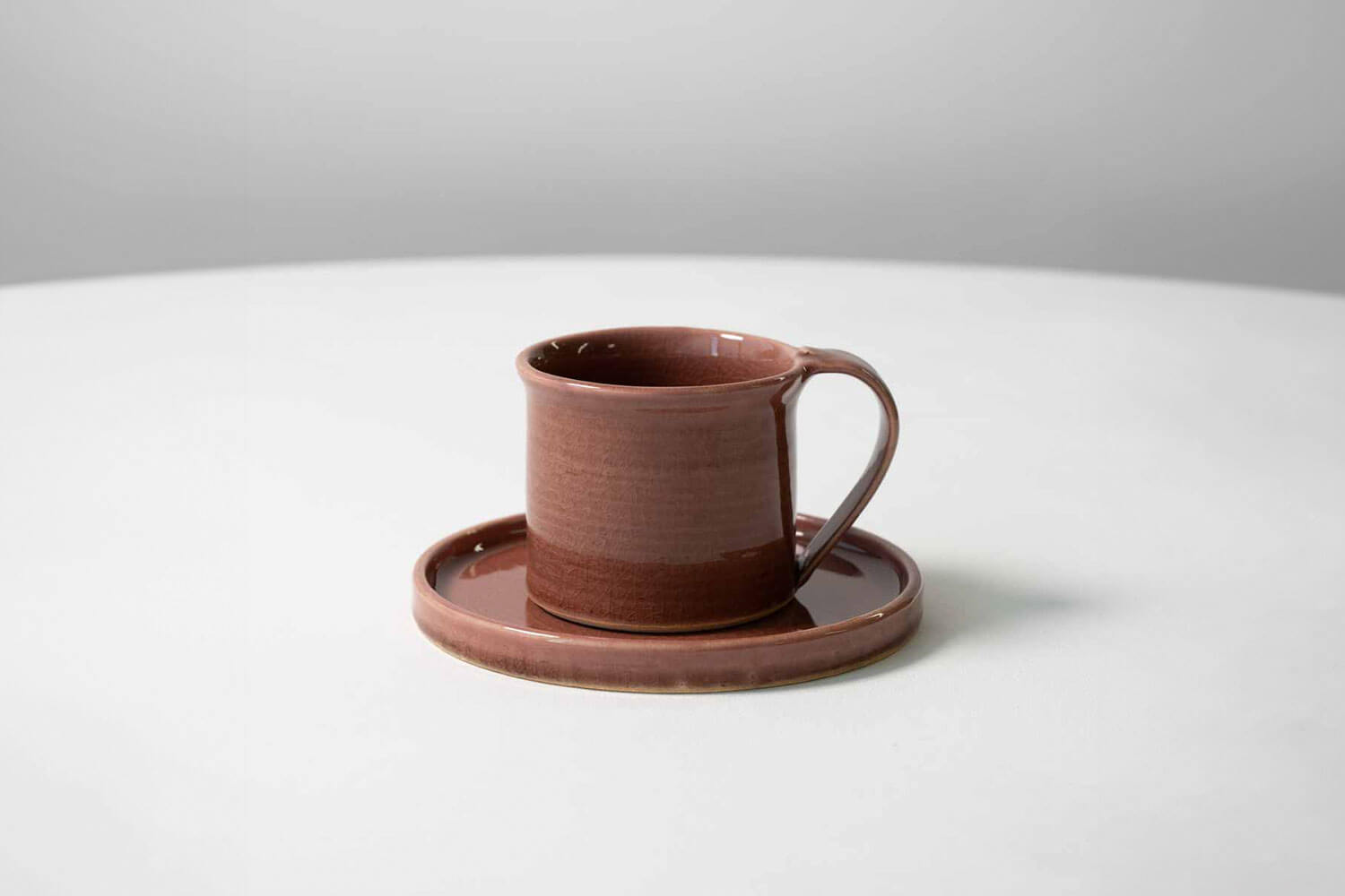 信楽焼・丸十製陶の新作〈utsuroi〉 人気シリーズ〈信楽四季彩陶〉に続く新たな挑戦　