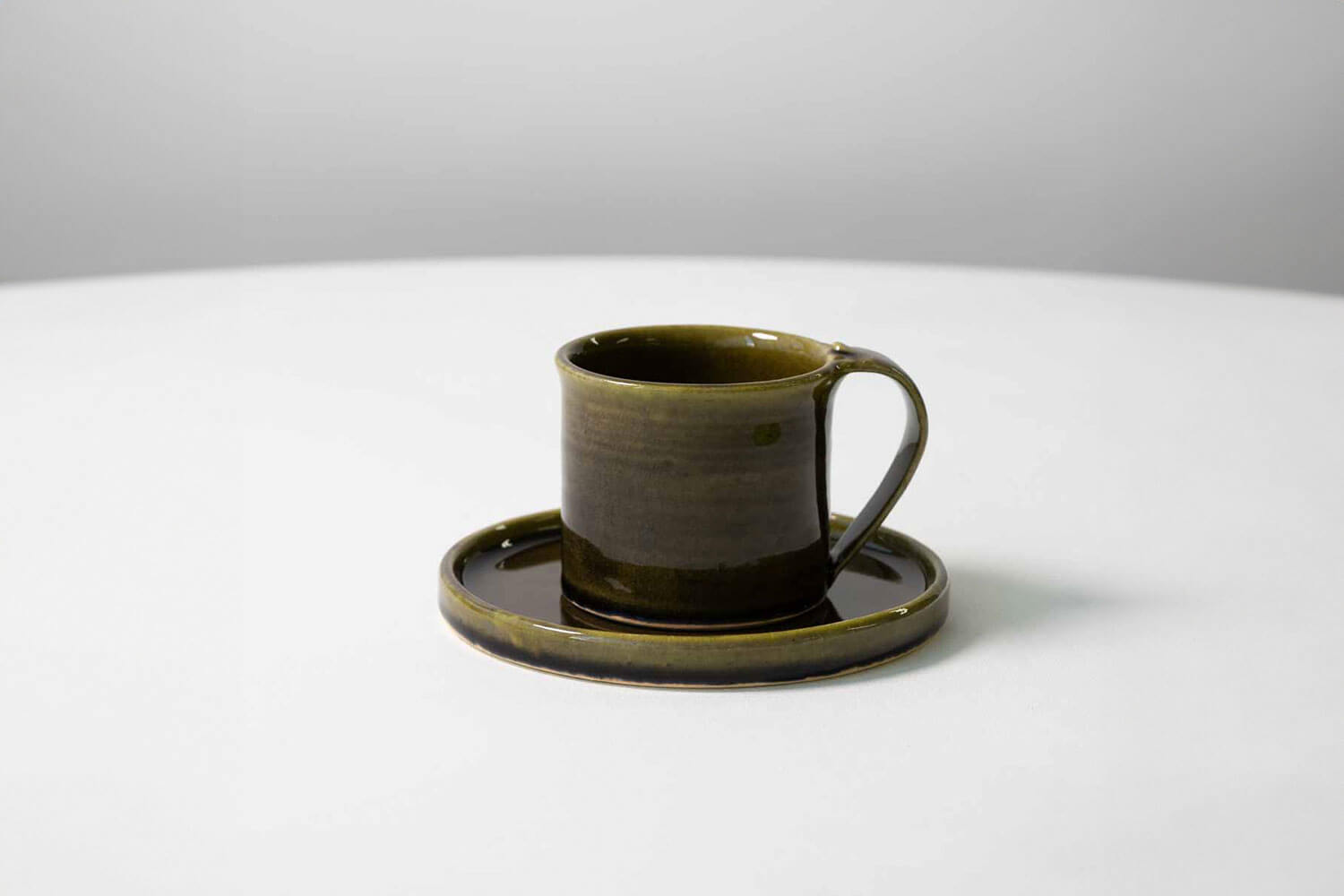 信楽焼・丸十製陶の新作〈utsuroi〉 人気シリーズ〈信楽四季彩陶〉に続く新たな挑戦　