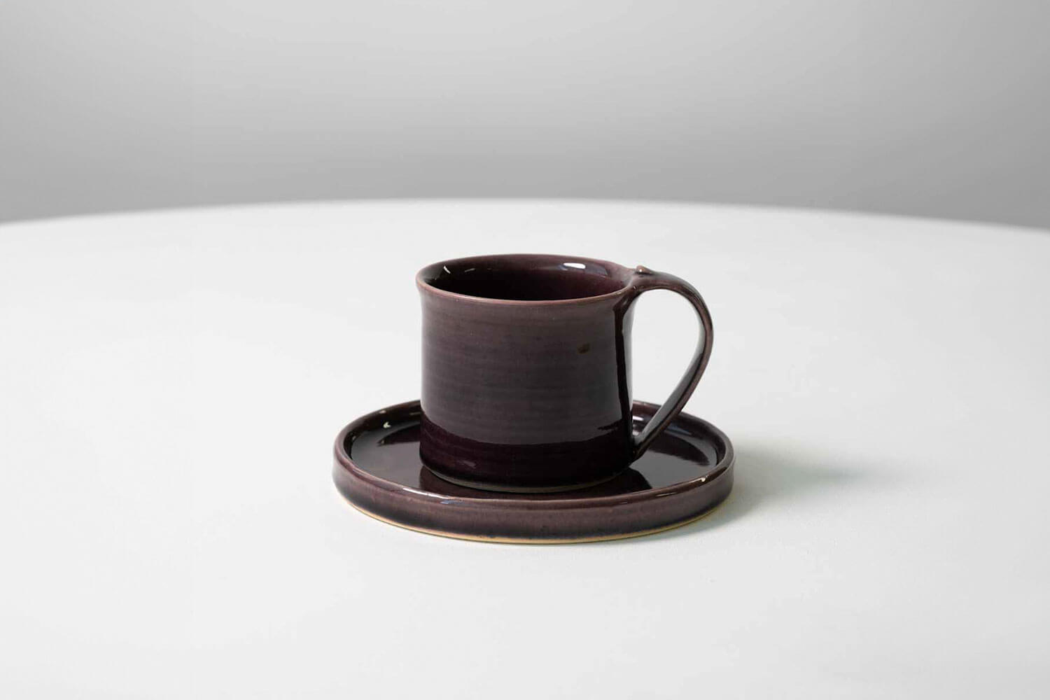 信楽焼・丸十製陶の新作〈utsuroi〉 人気シリーズ〈信楽四季彩陶〉に続く新たな挑戦　