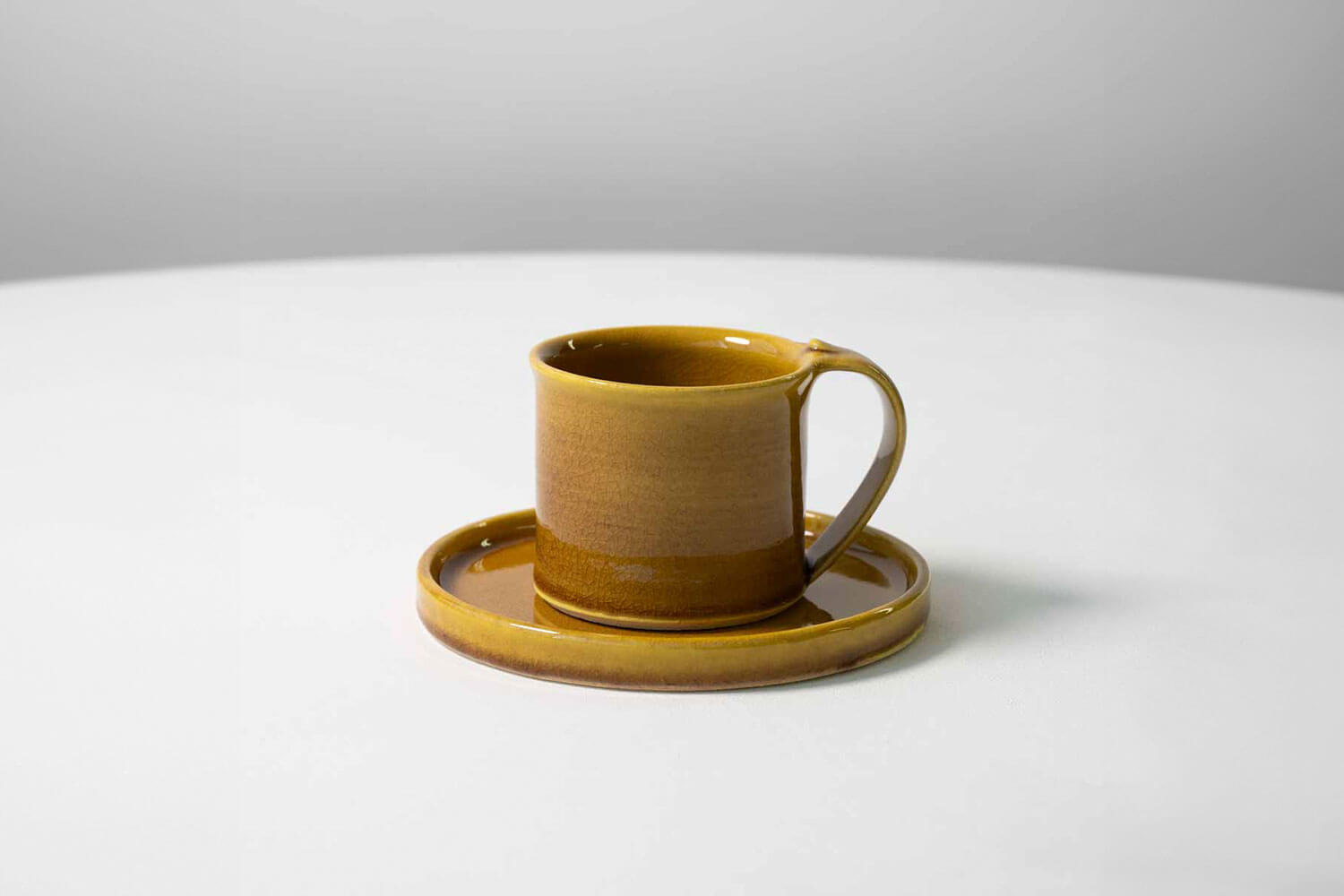 信楽焼・丸十製陶の新作〈utsuroi〉 人気シリーズ〈信楽四季彩陶〉に続く新たな挑戦　