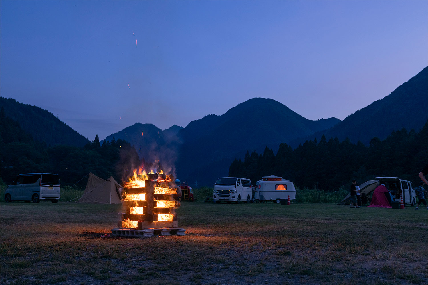 温泉隣接のRVパークにキャンピングカー集結！笑顔が交わるマル得イベントに潜入