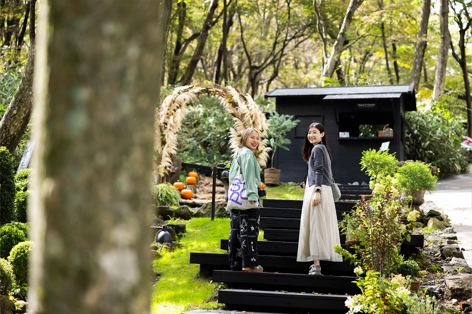 箱根の自然に包まれて。世界的フラワーアーティスト、ニコライ・バーグマンが描くアートガーデンへ