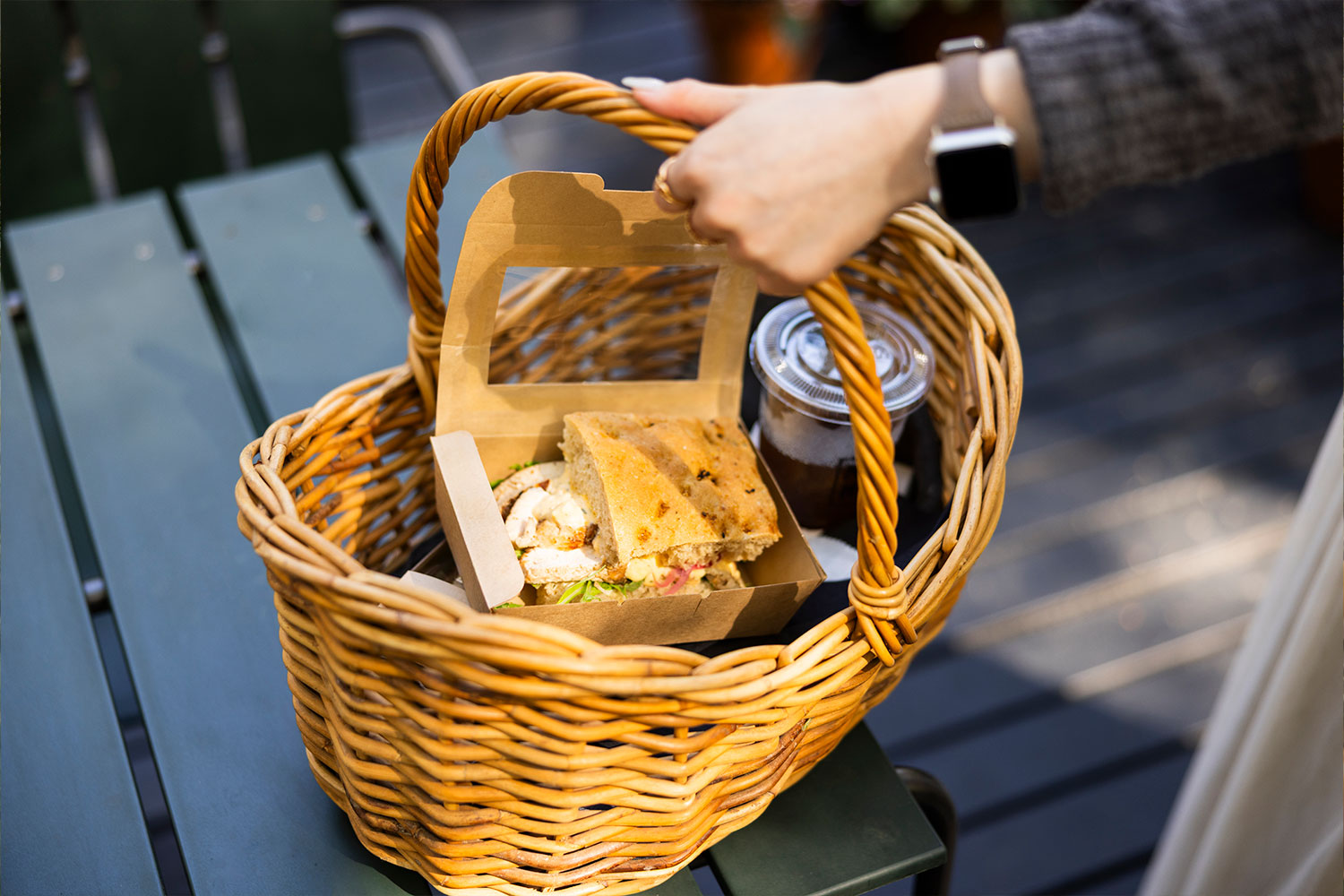 箱根の自然に包まれて。世界的フラワーアーティスト、ニコライ・バーグマンが描くアートガーデンへ