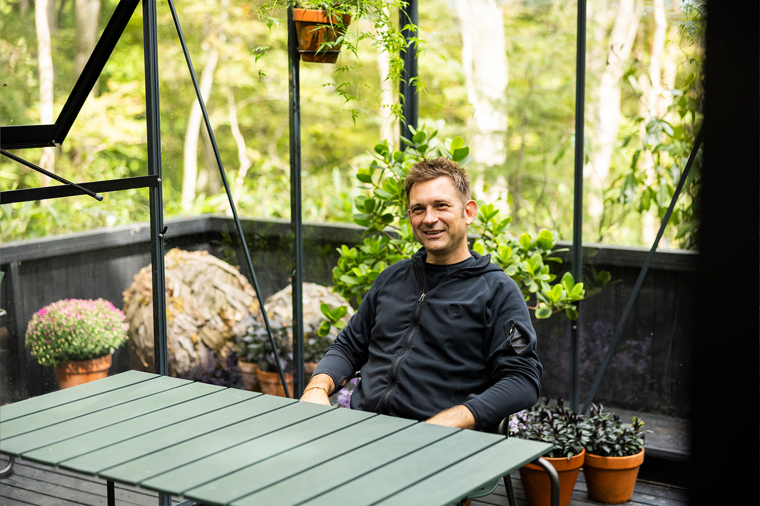 箱根の自然に包まれて。世界的フラワーアーティスト、ニコライ・バーグマンが描くアートガーデンへ